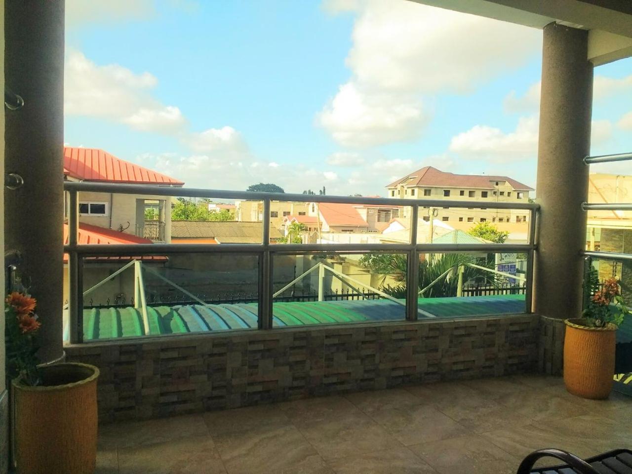 JezHos - Dina Fully Furnished Apartment