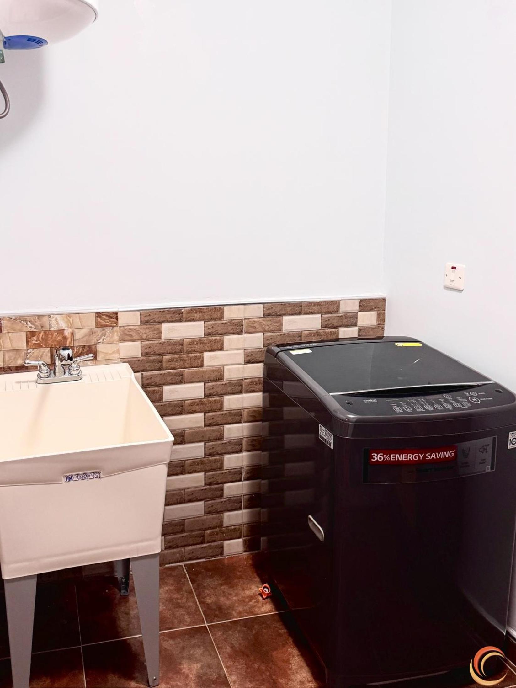 JezHos - Dina Fully Furnished Apartment