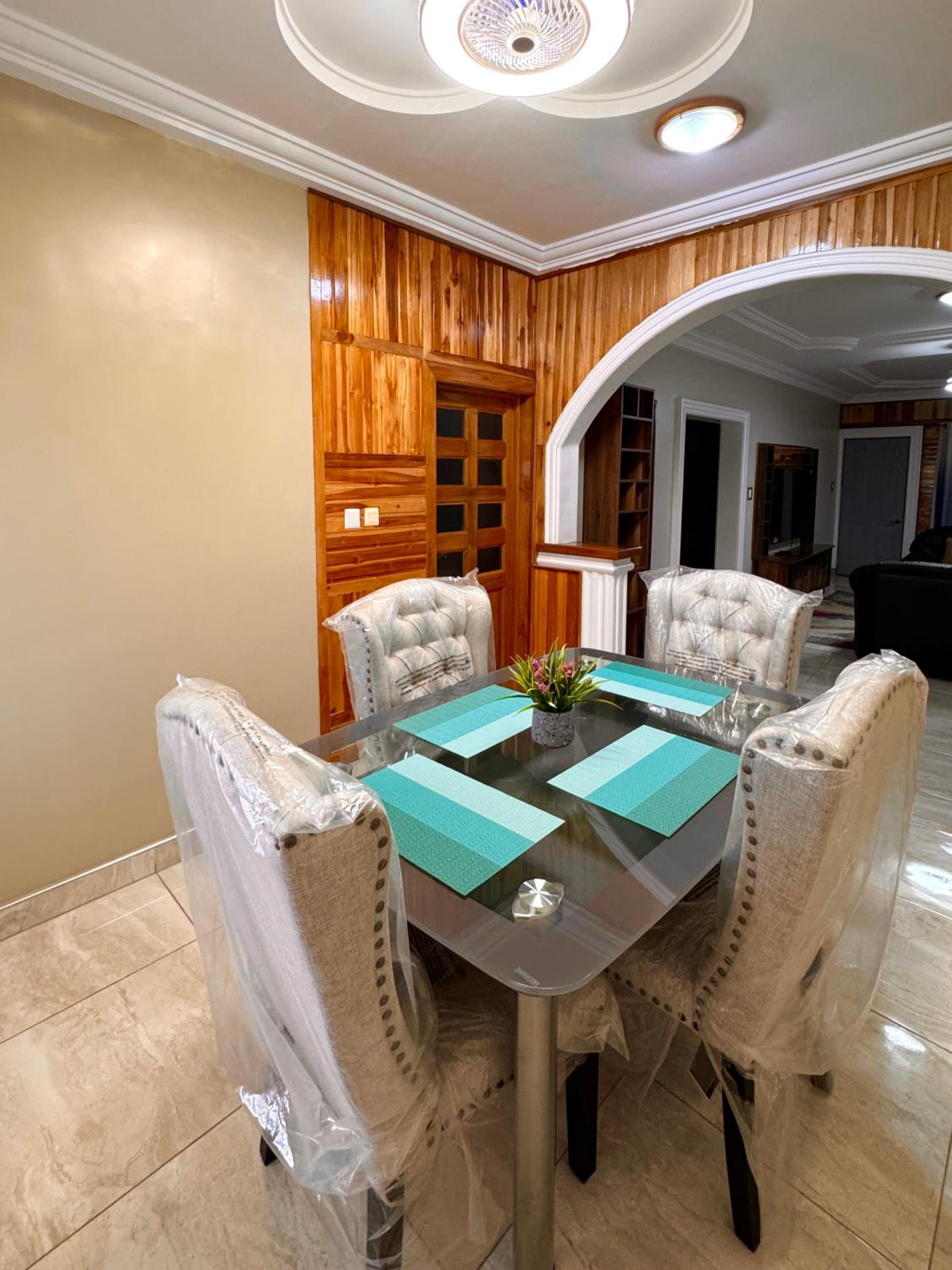 JezHos - Dina Fully Furnished Apartment