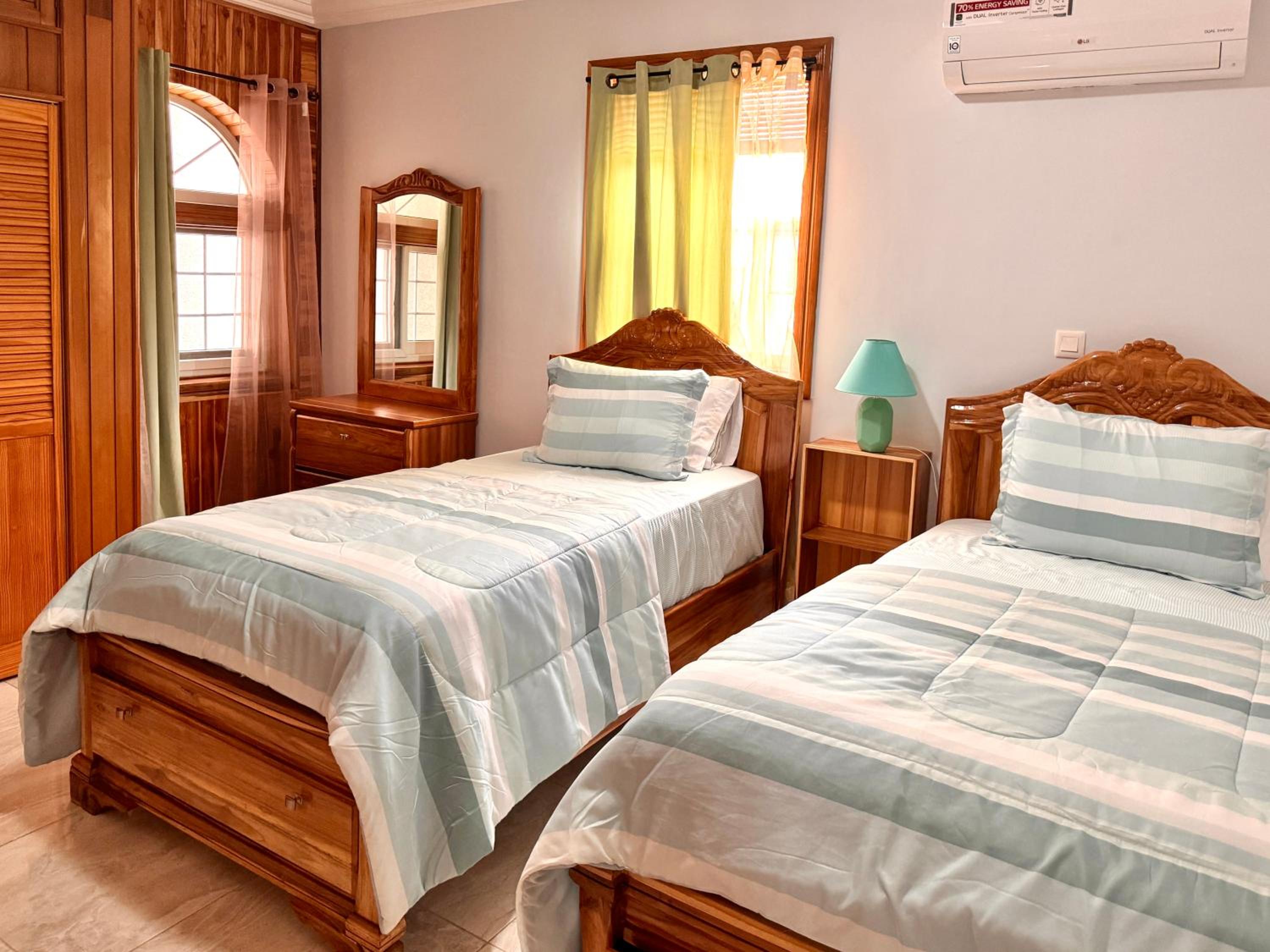 JezHos - Dina Fully Furnished Apartment