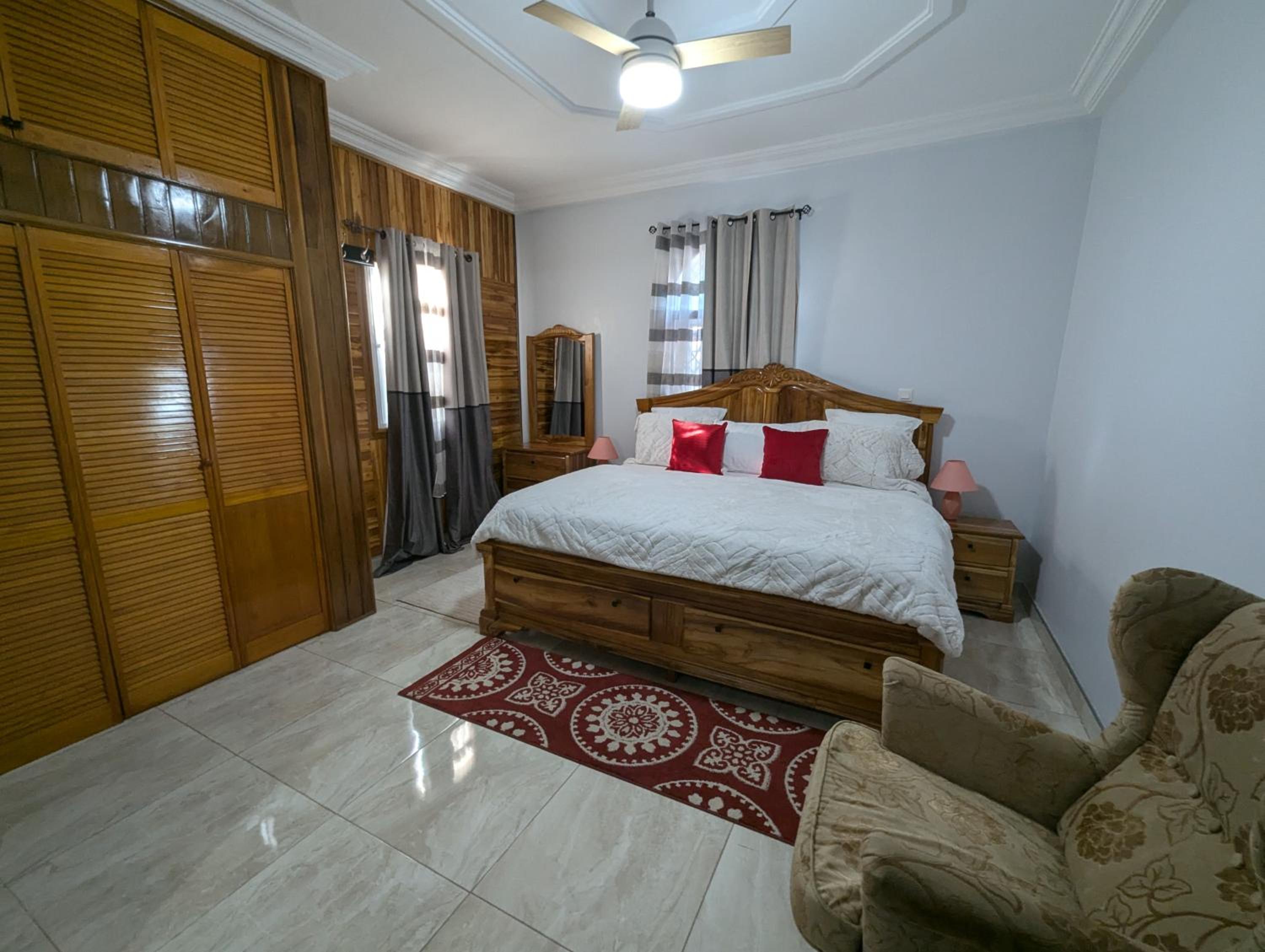 JezHos - Dina Fully Furnished Apartment