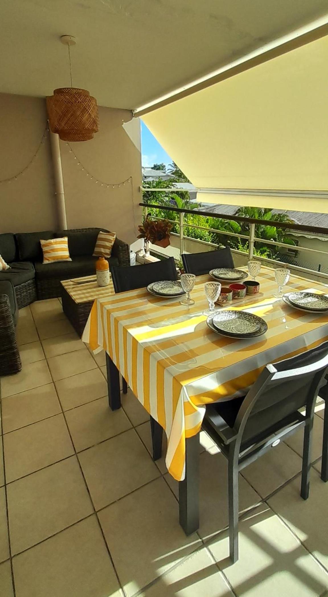 Turquoise Caraîbes Agreable logement avec grande terrasse view 2