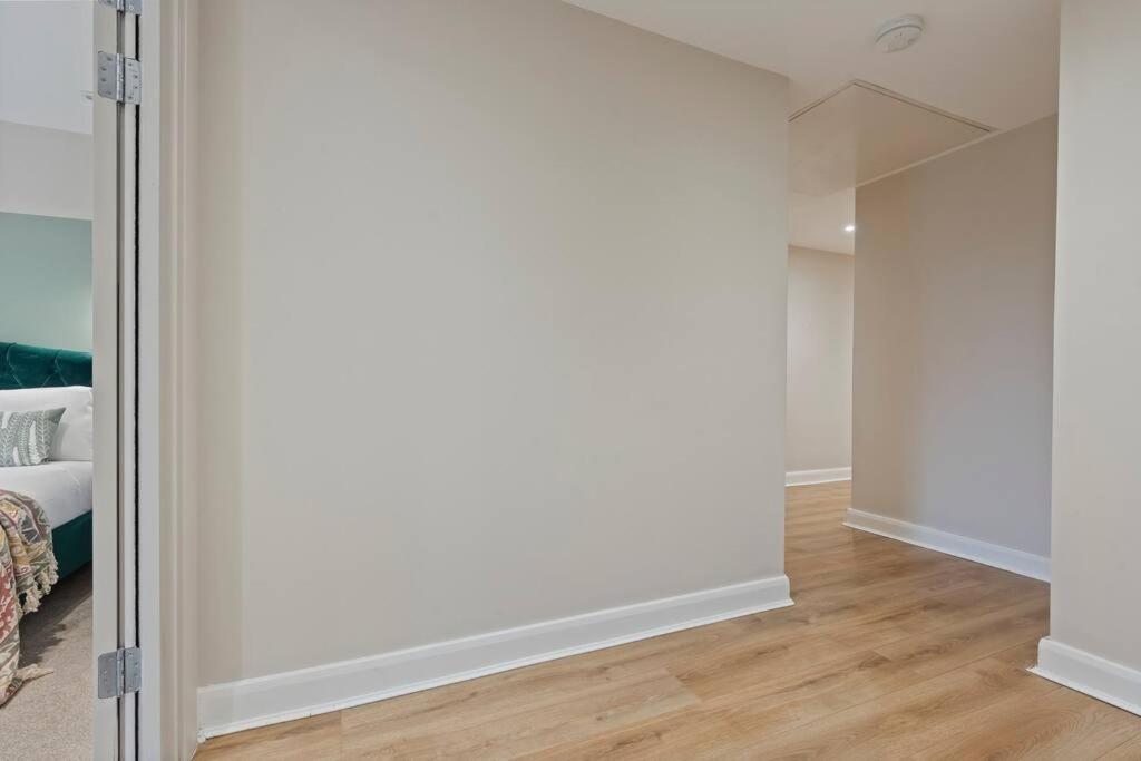 Stylish Retreat in Central Leeds view 2