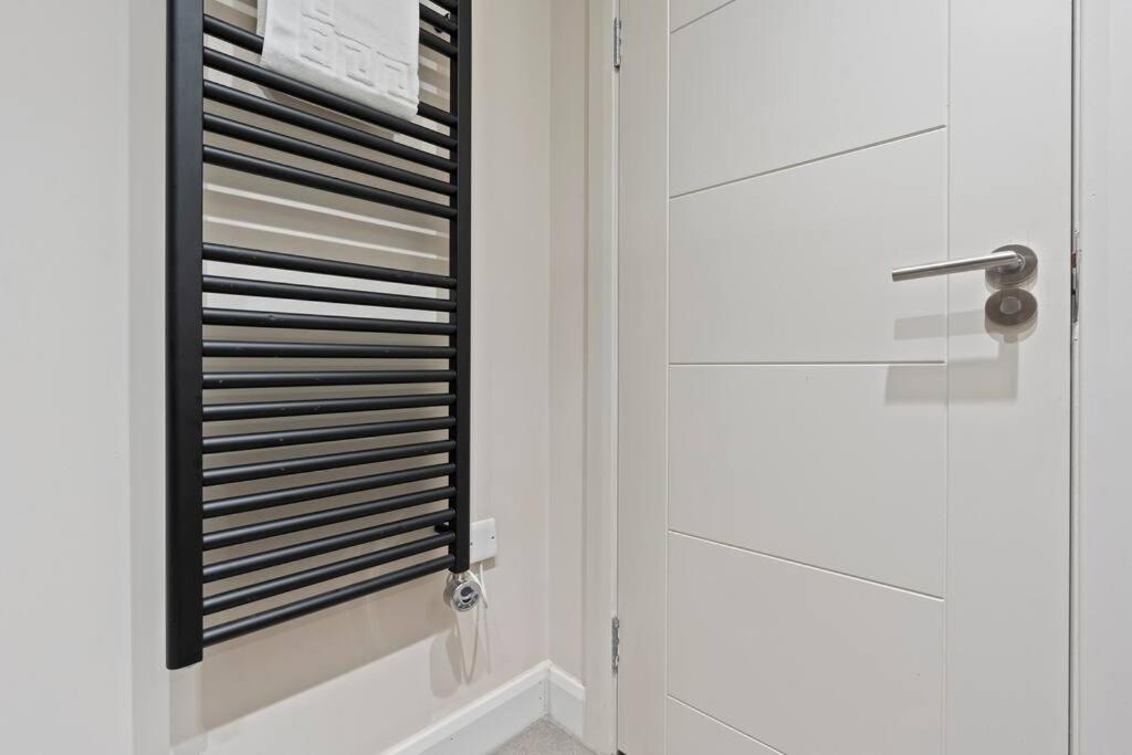 Stylish Retreat in Central Leeds view 3