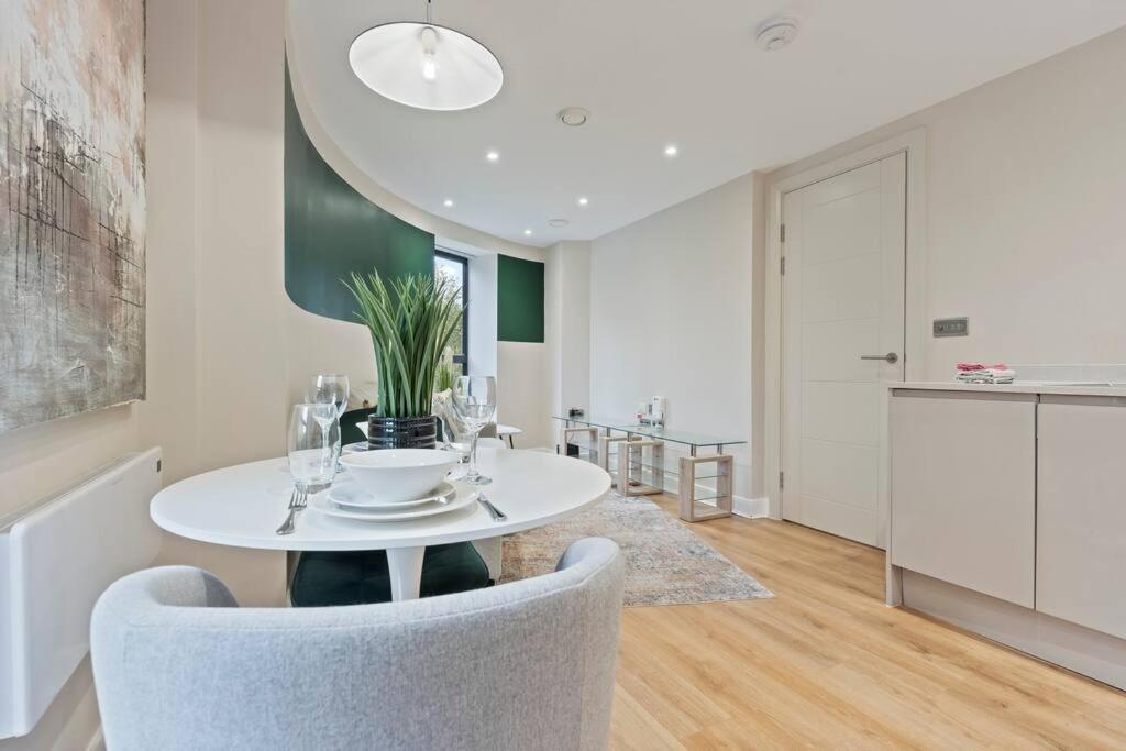 Stylish Retreat in Central Leeds view 4
