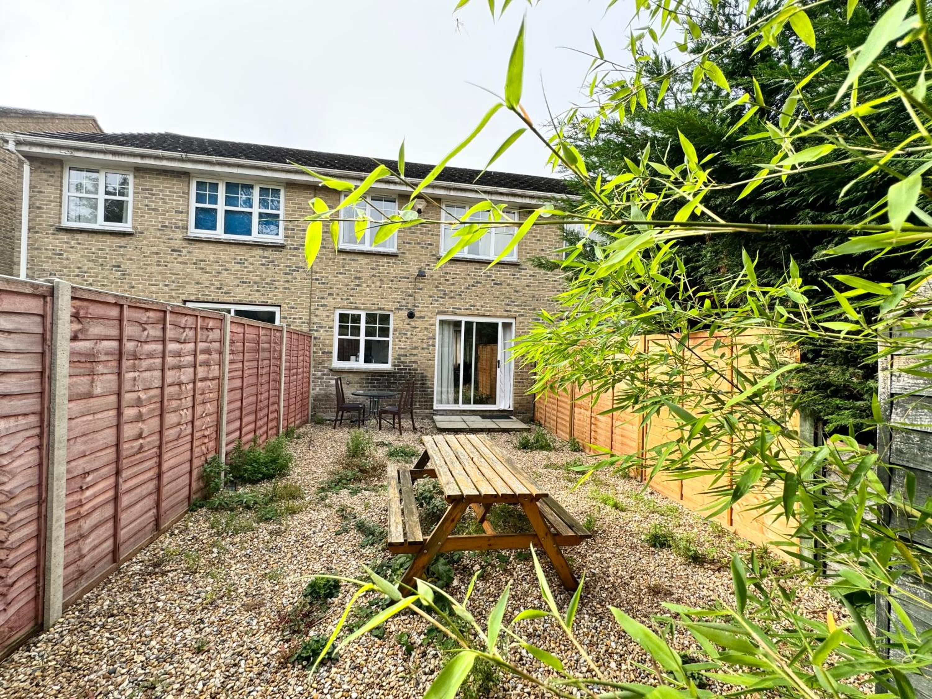 3 Bed House with parking and garden near Tower Bridge