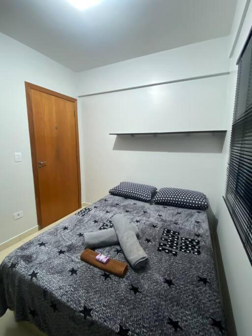 Apartamento Inteiro - 2 Quartos com AC - Wifi 300mb - Cozinha Completa - 1 Vaga de Garagem - TV Smart 50 - Sacada - Indicado para Grupos, Hospedes a Trabal