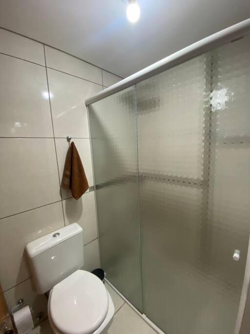 Apartamento Inteiro - 2 Quartos com AC - Wifi 300mb - Cozinha Completa - 1 Vaga de Garagem - TV Smart 50 - Sacada - Indicado para Grupos, Hospedes a Trabal