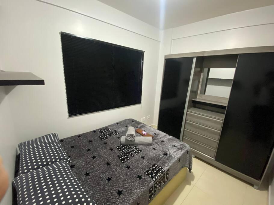 Apartamento Inteiro - 2 Quartos com AC - Wifi 300mb - Cozinha Completa - 1 Vaga de Garagem - TV Smart 50 - Sacada - Indicado para Grupos, Hospedes a Trabal