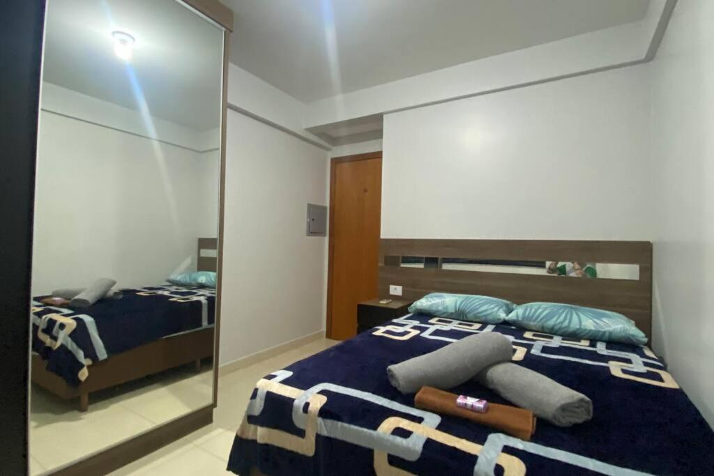 Apartamento Inteiro - 2 Quartos com AC - Wifi 300mb - Cozinha Completa - 1 Vaga de Garagem - TV Smart 50 - Sacada - Indicado para Grupos, Hospedes a Trabal