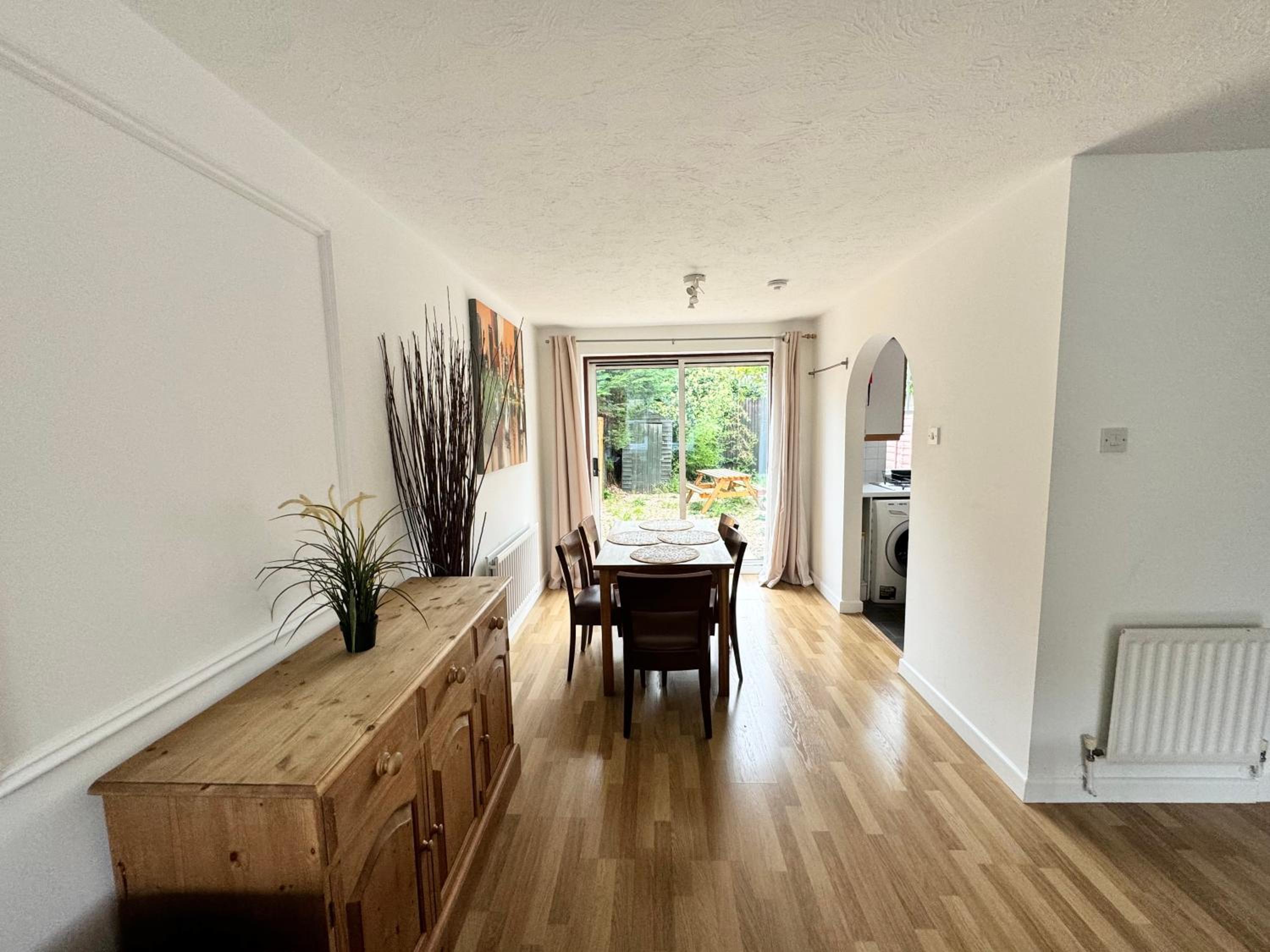 3 Bed House with parking and garden near Tower Bridge