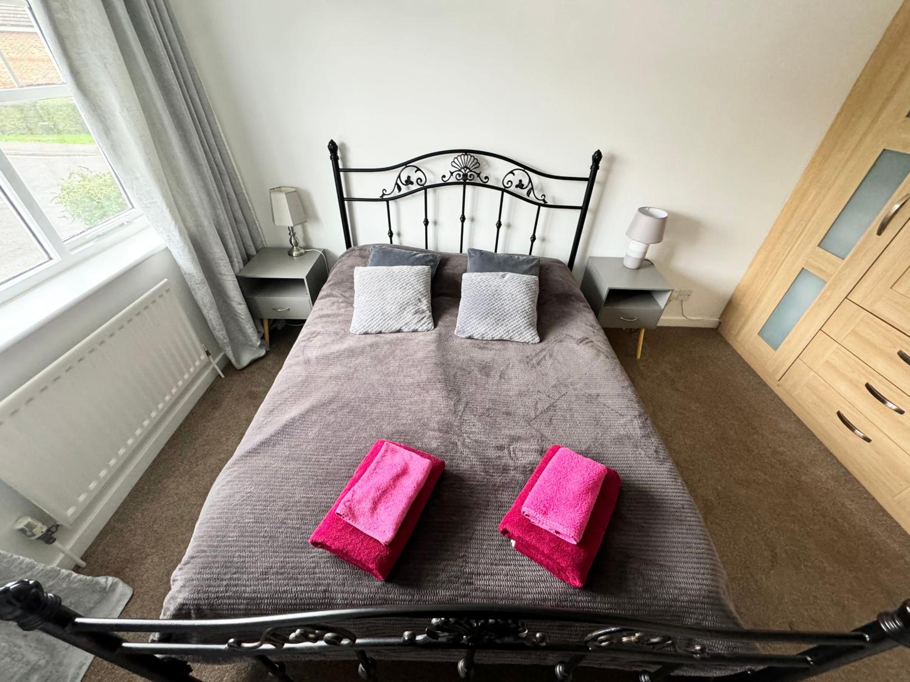 3 Bed House with parking and garden near Tower Bridge