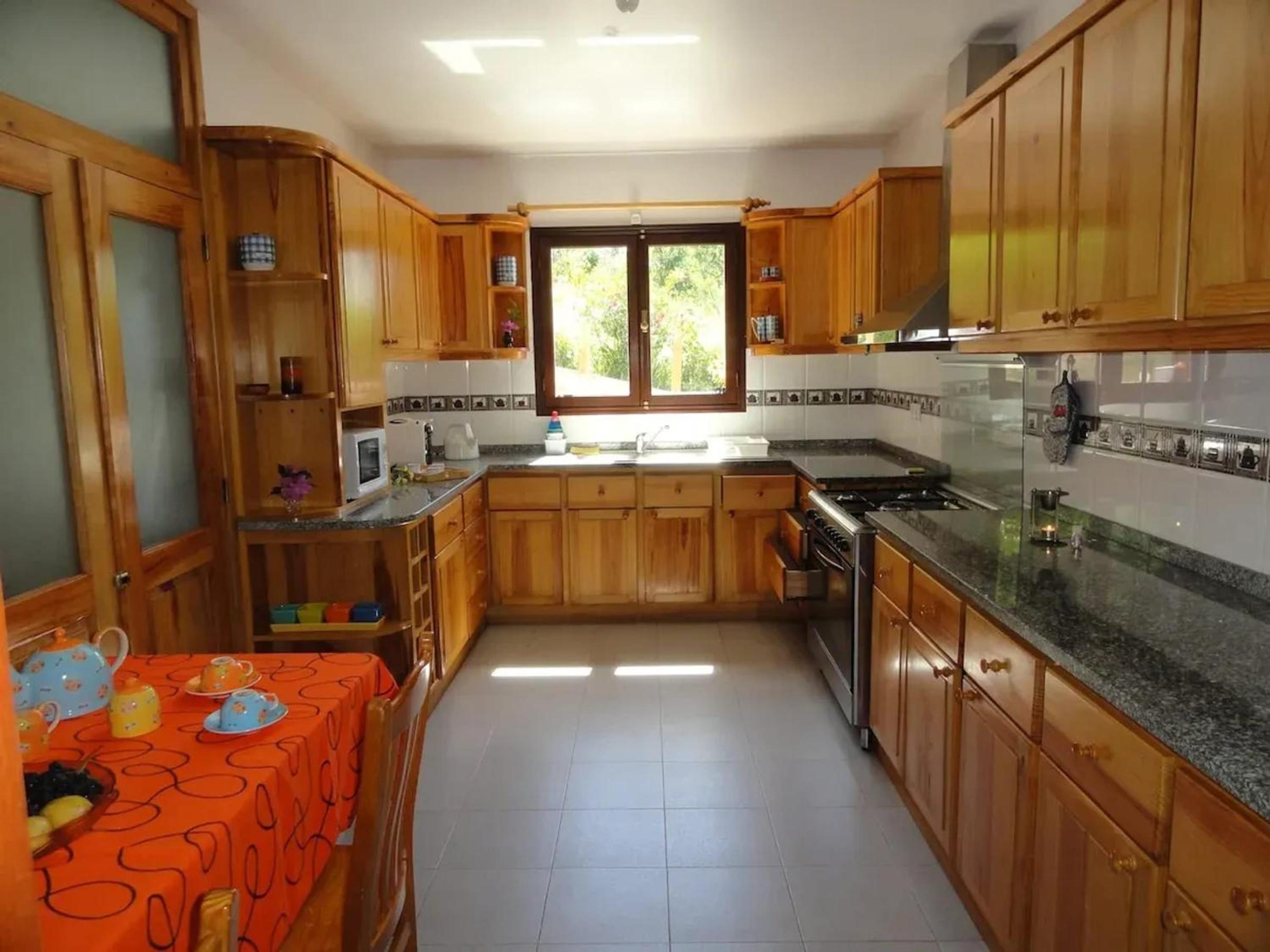 Welcoming House in Santa Cruz with Garden of 269 m² view 2