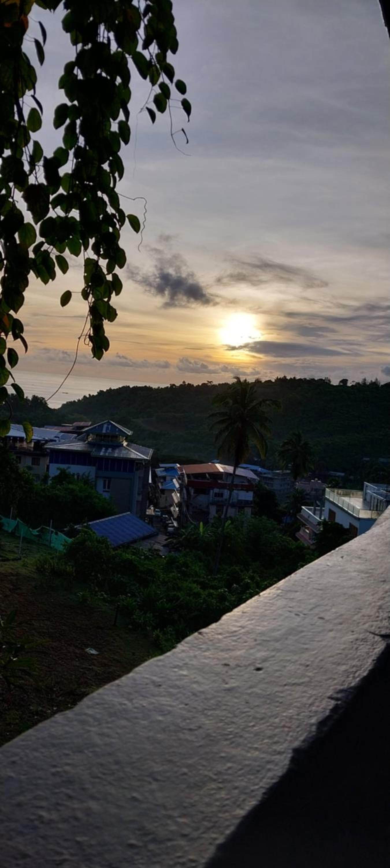 Le Luminous, Home Stay