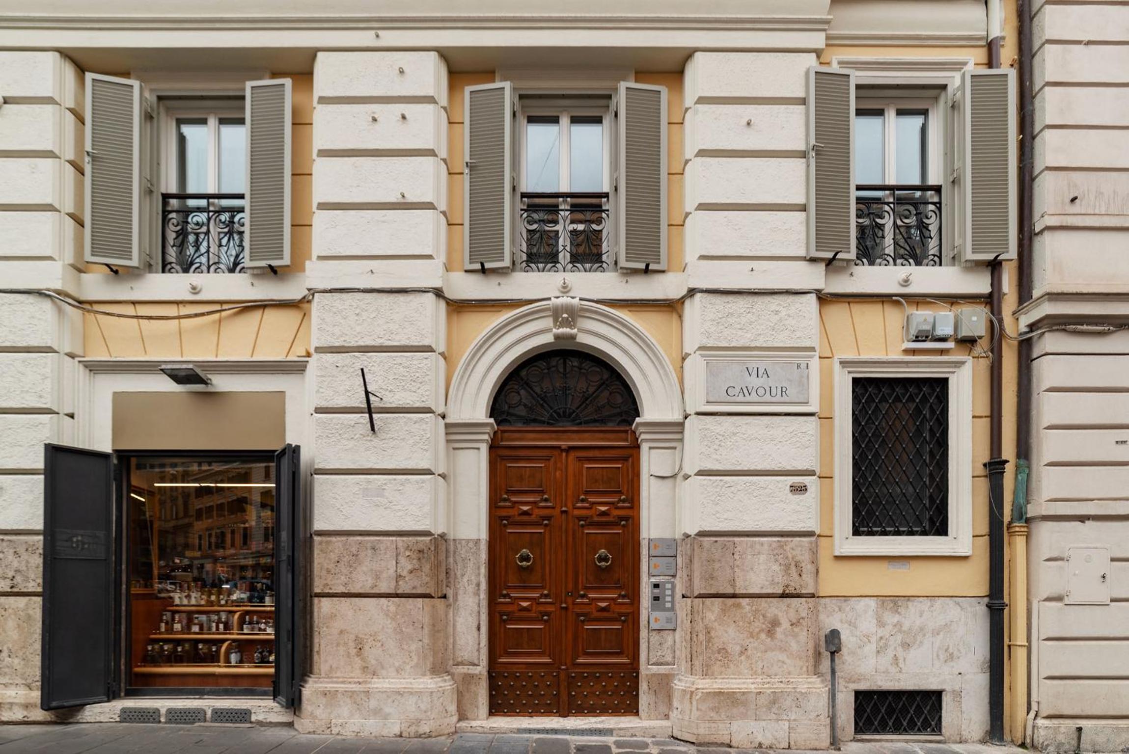 JOIVY Cavour 238