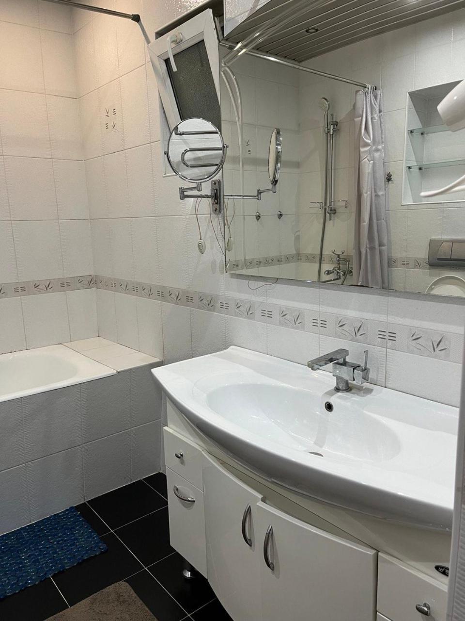 Apartment Mirabad Avenue view 5