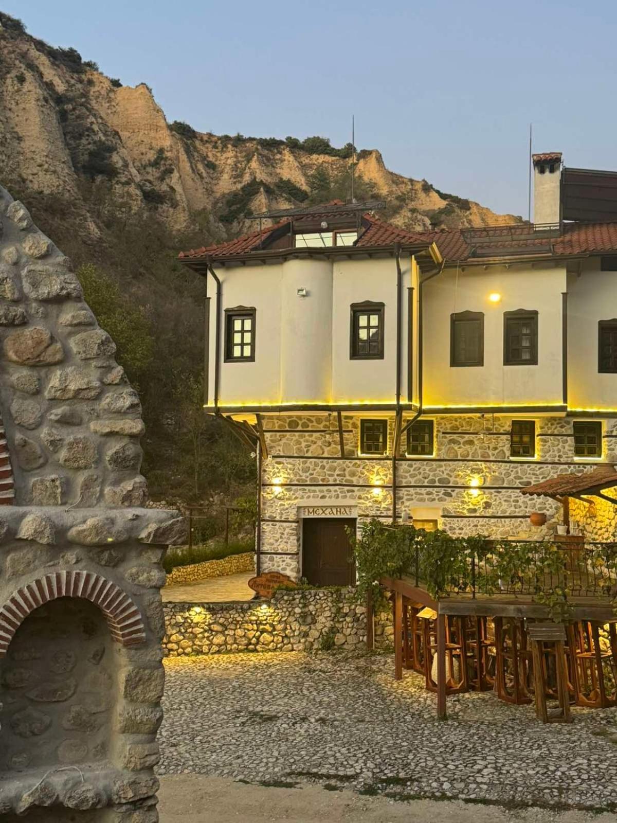 Villa Melnik SPA Residence with Hot Pool by BookVillaBG