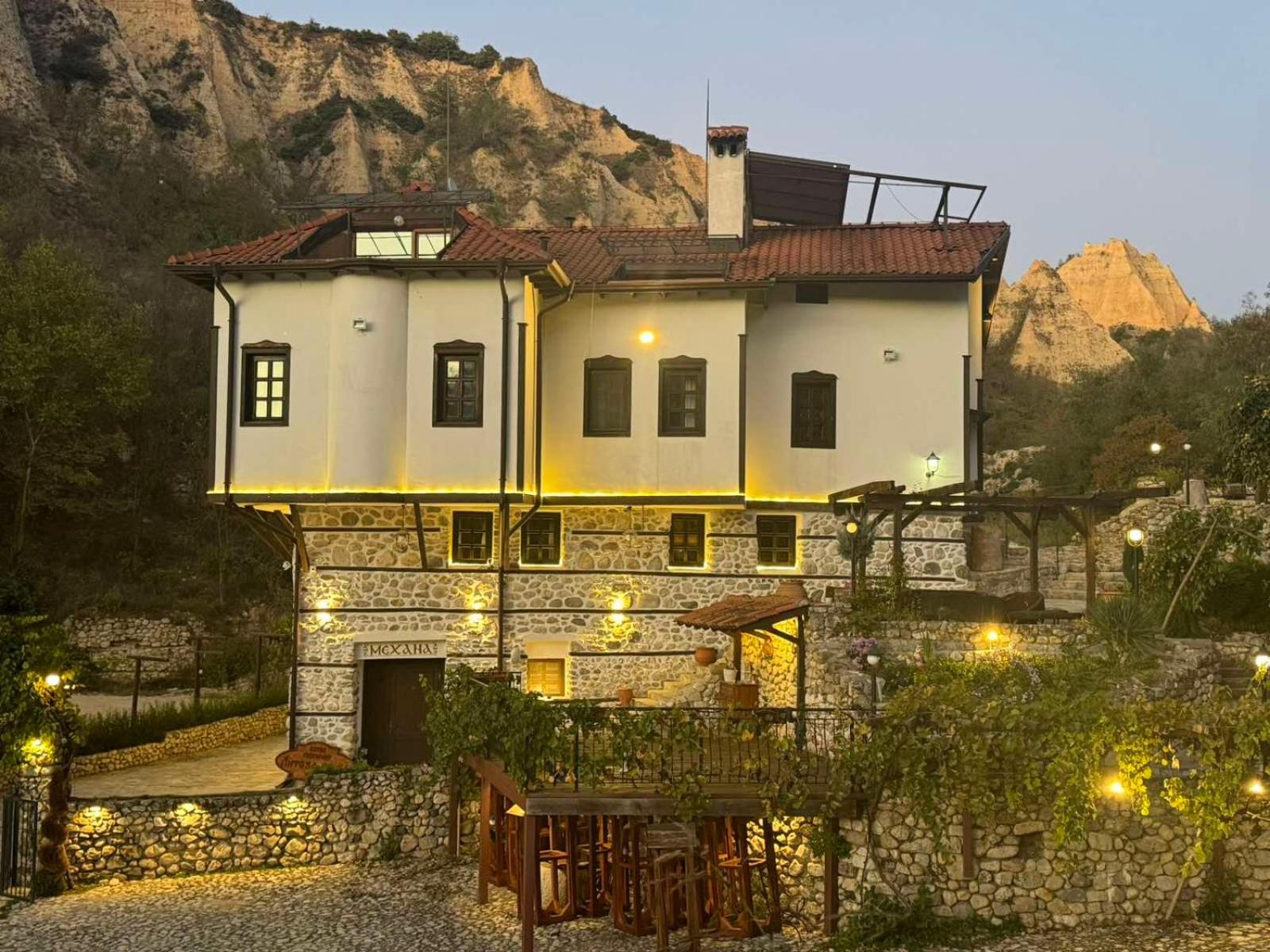 Villa Melnik SPA Residence with Hot Pool by BookVillaBG