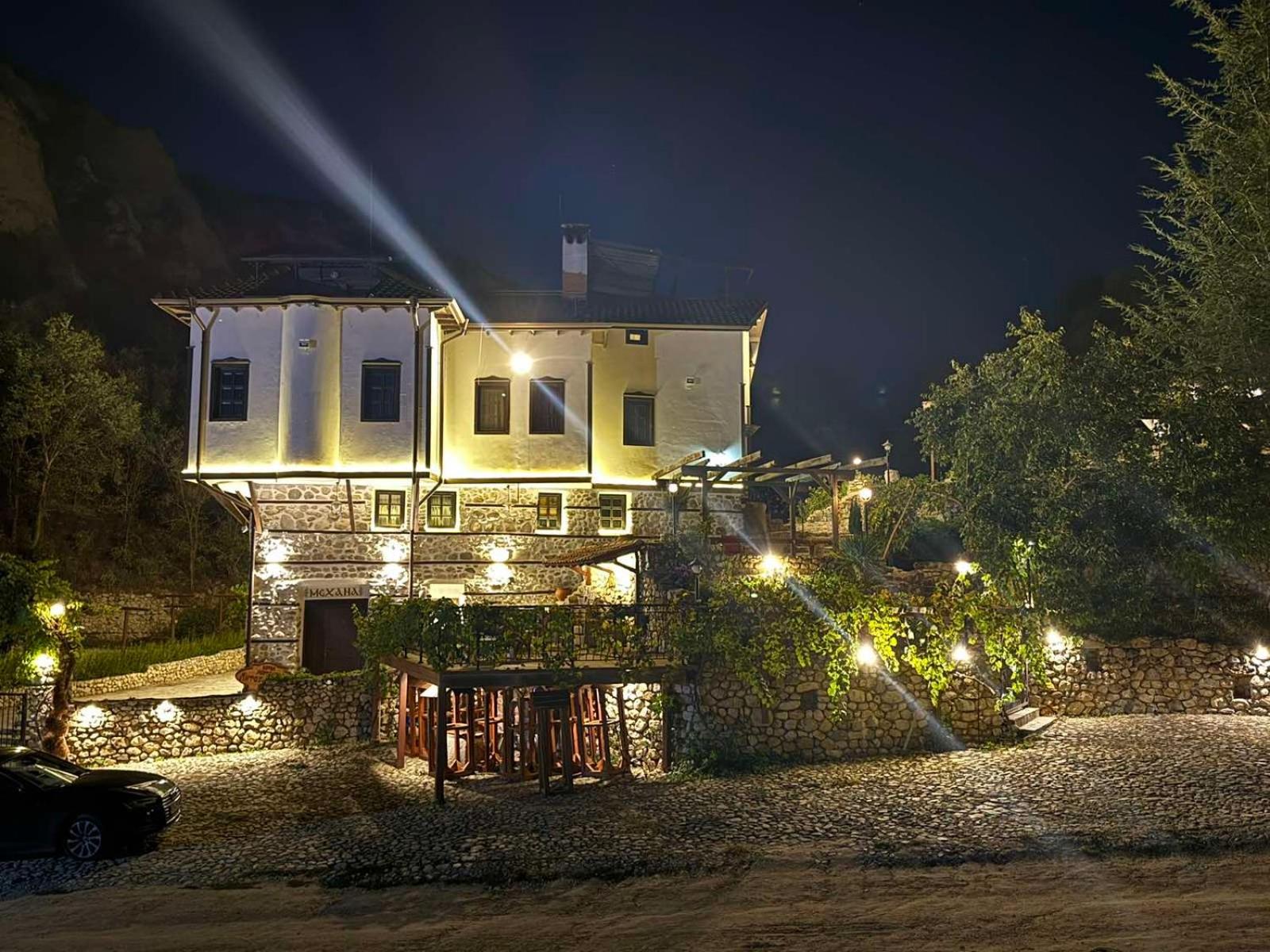 Villa Melnik SPA Residence with Hot Pool by BookVillaBG