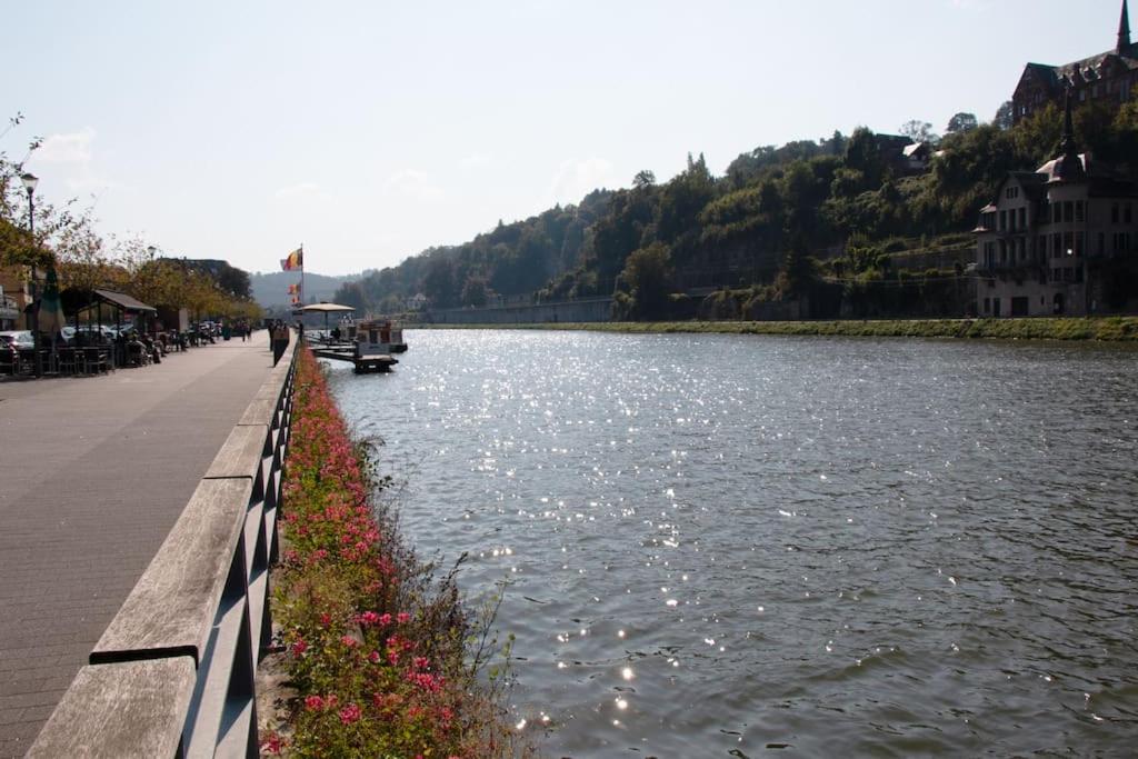 Séjour en bord de Meuse avec garage