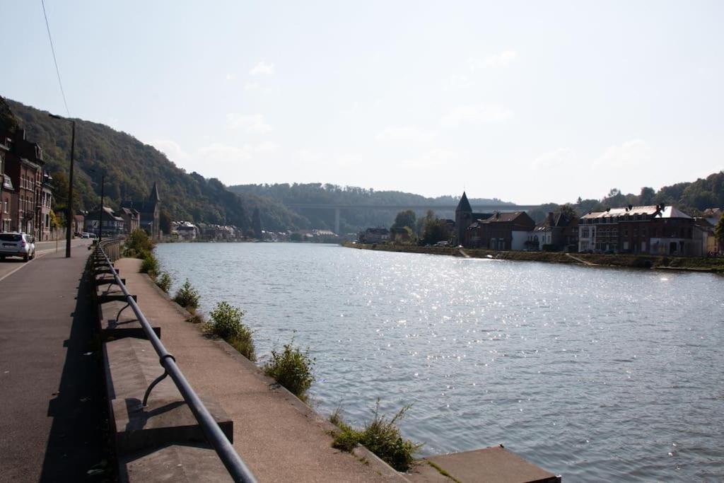Séjour en bord de Meuse avec garage