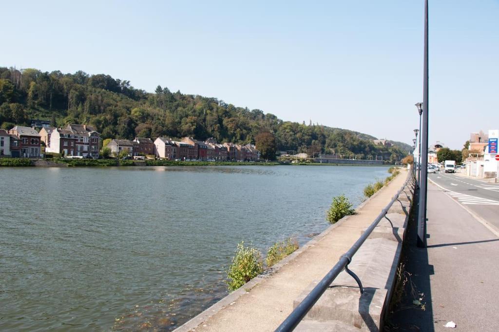 Séjour en bord de Meuse avec garage
