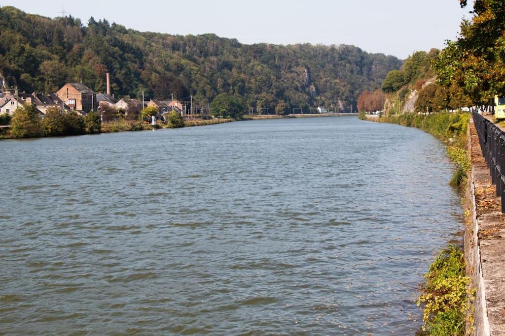 Séjour en bord de Meuse avec garage