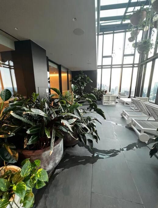 AUS 3415 - 2BR Luxurious Suite FREE PARKING Near Yarra River and Crown