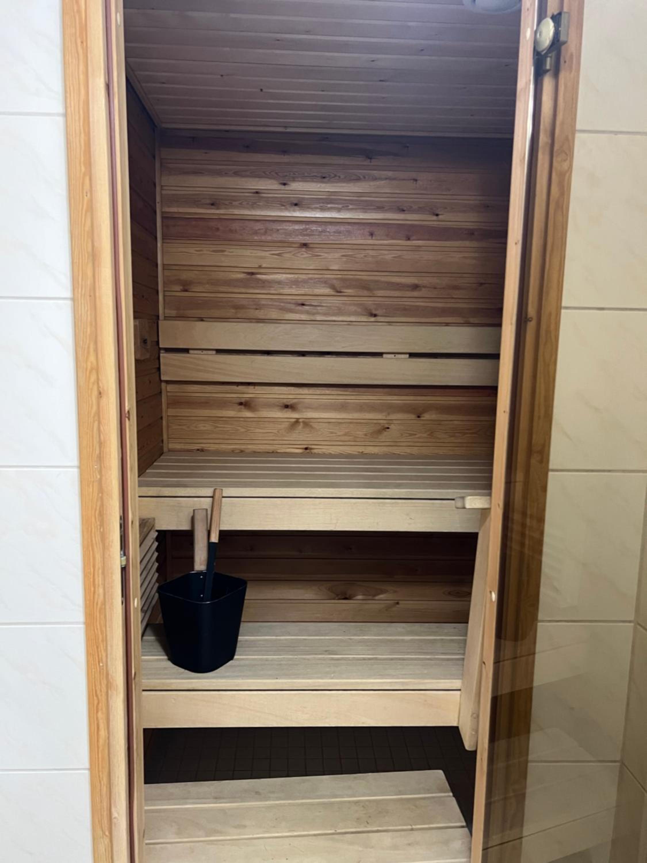 Spacious 3BR with Sauna in City Center view 3