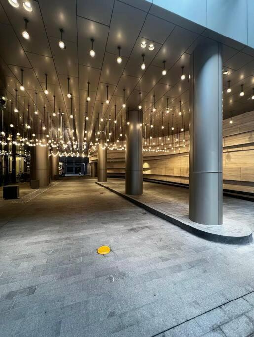 AUS 3415 - 2BR Luxurious Suite FREE PARKING Near Yarra River and Crown