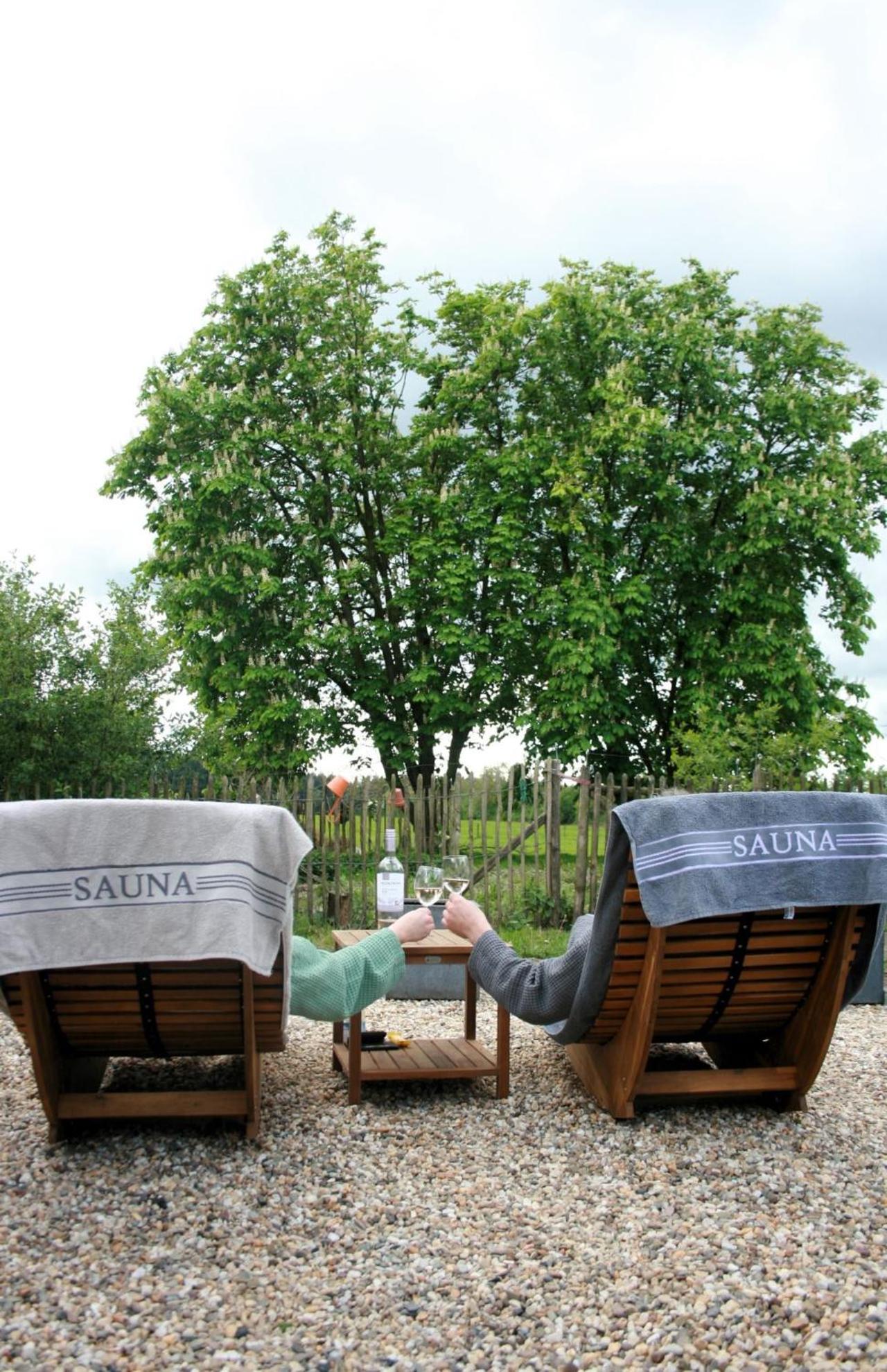 Die Idyllische - Ferienwohnung mit Garten und Sauna