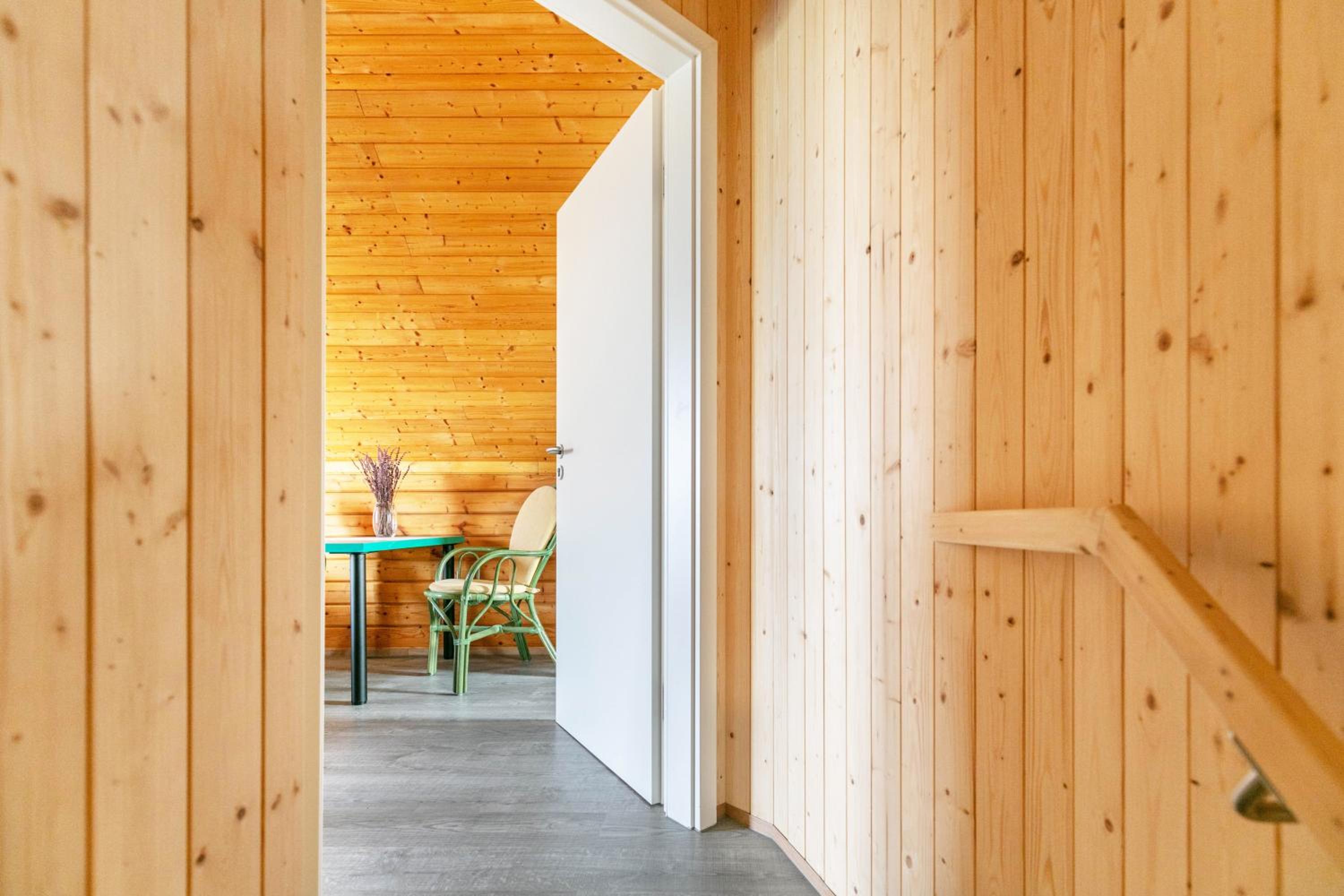 Holzhaus am Waldrand