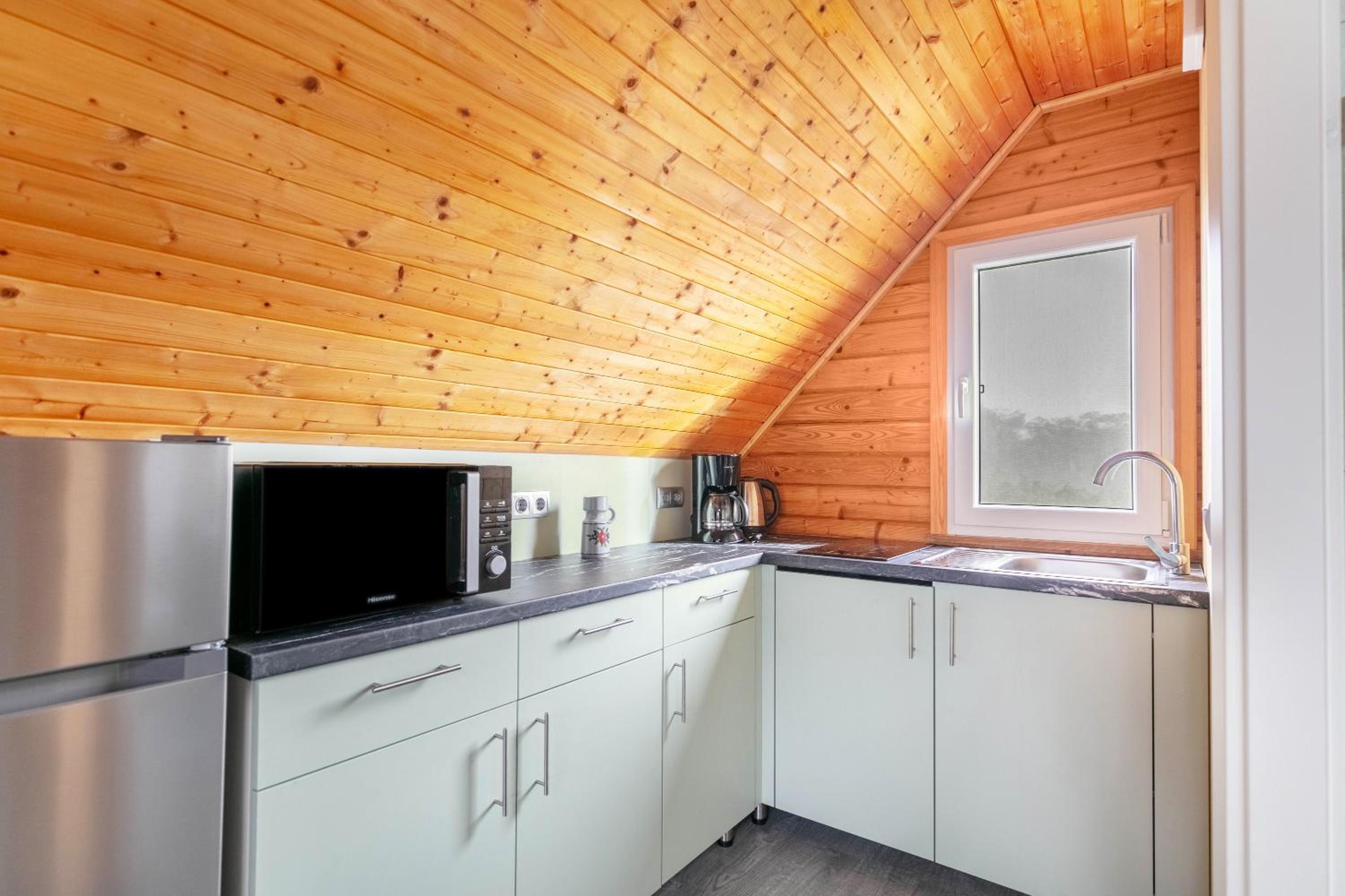 Holzhaus am Waldrand