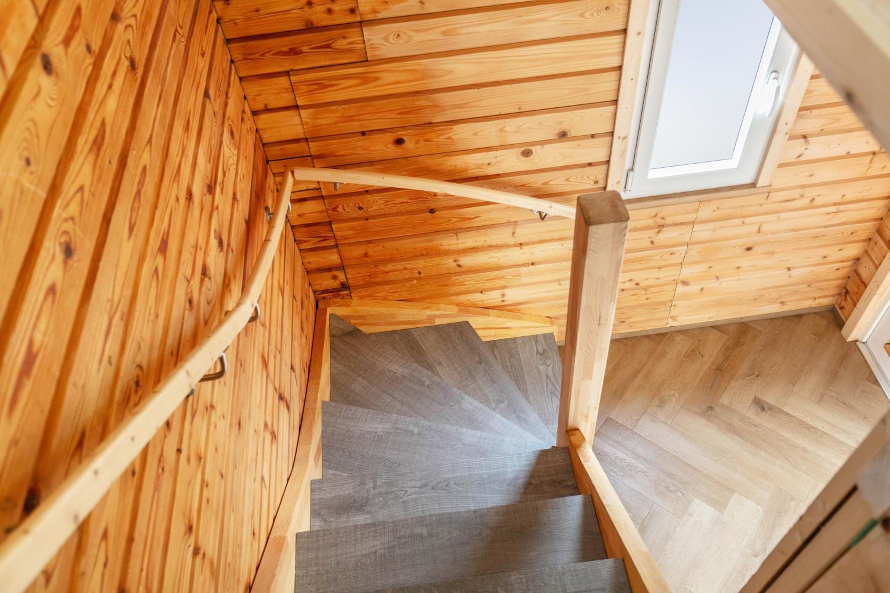Holzhaus am Waldrand