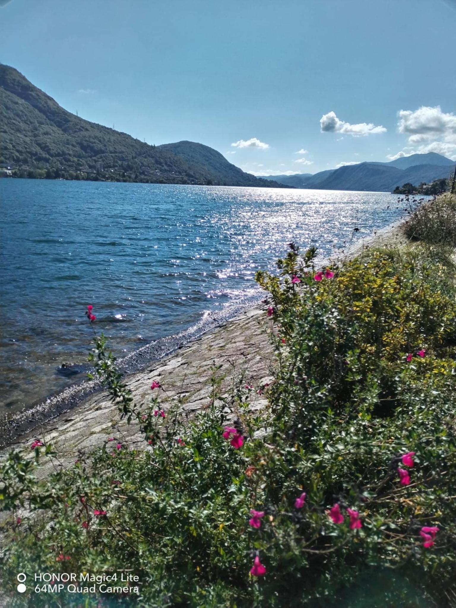 un balcone sul lago
