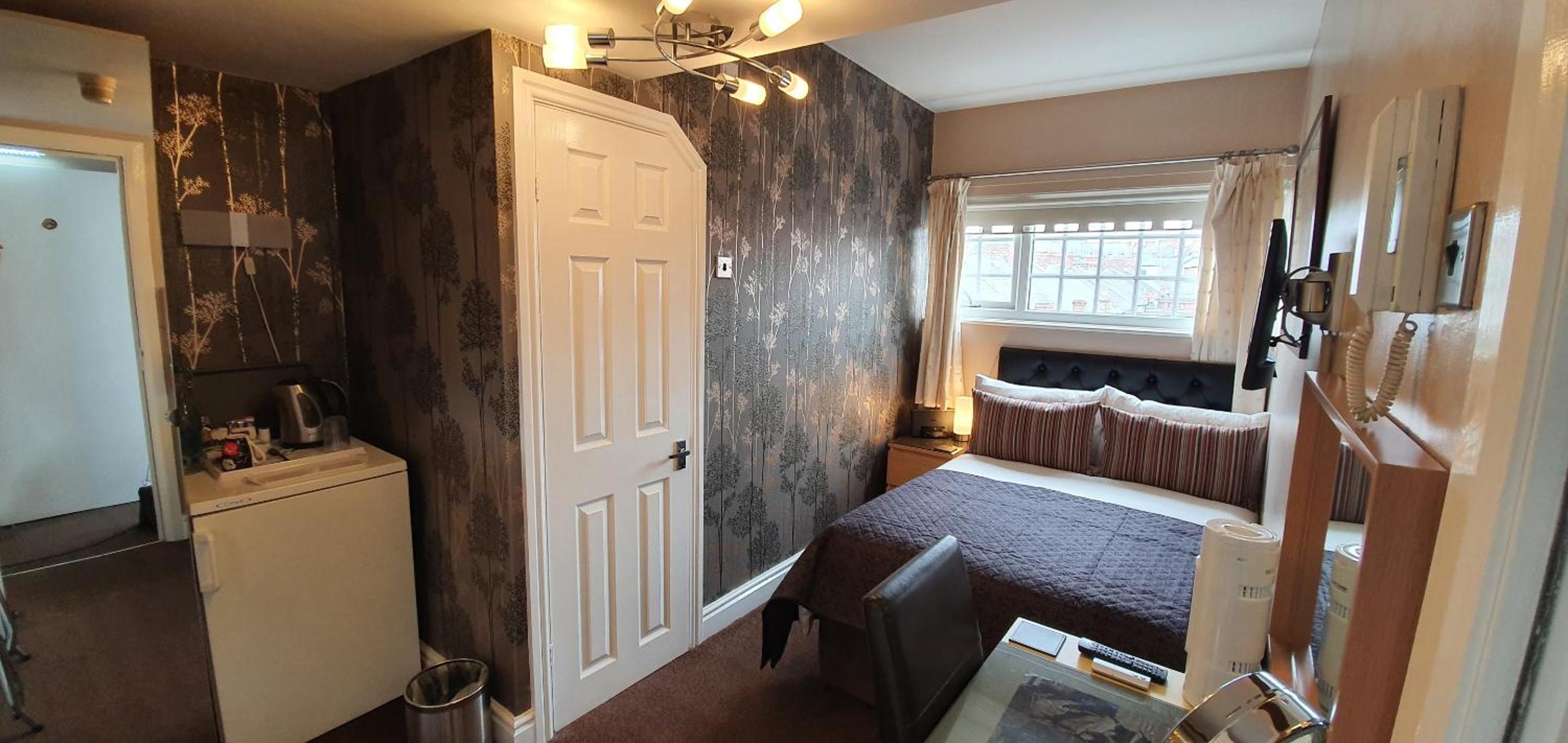 South Shields Vacations - Beechwood Guest House - Property Image 2