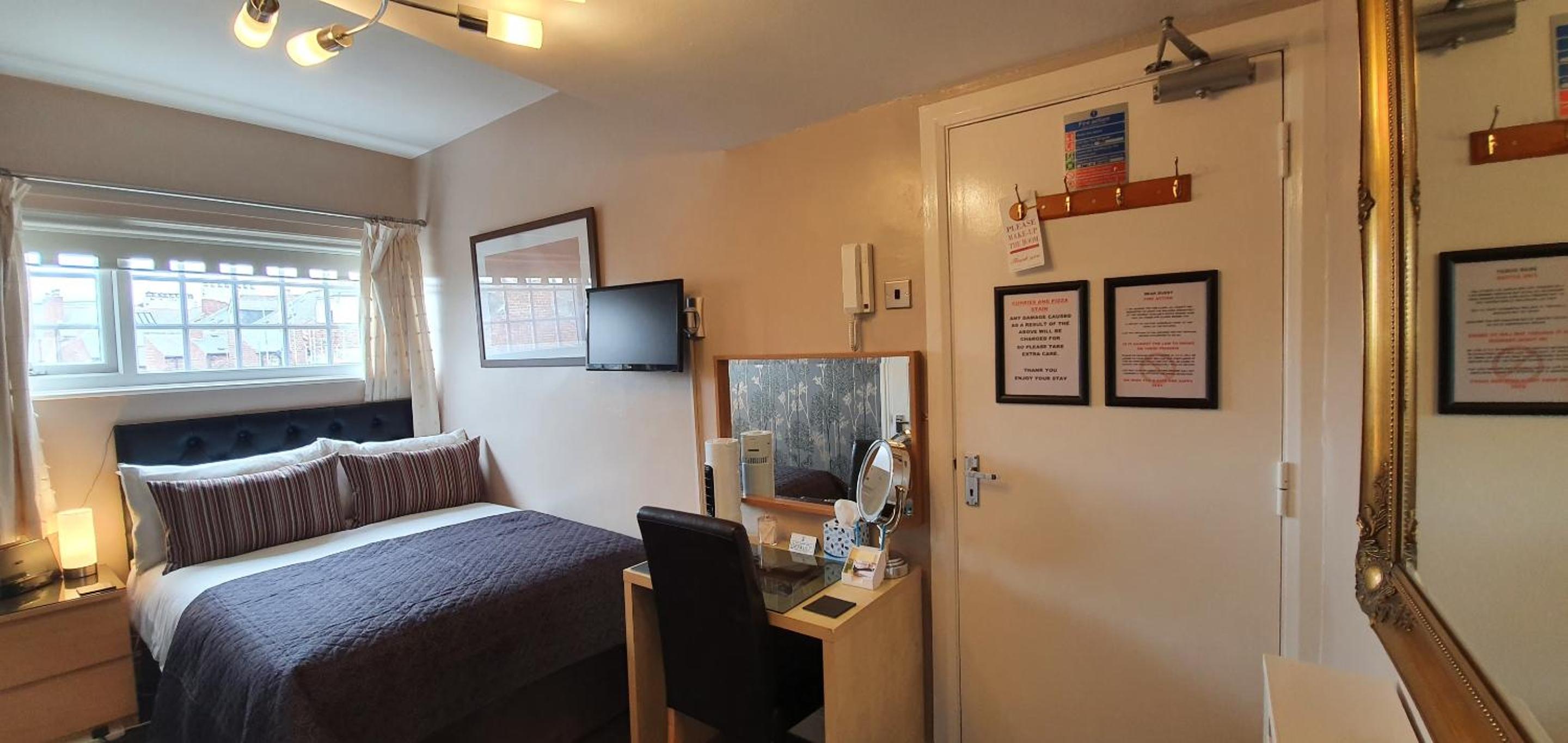 South Shields Vacations - Beechwood Guest House - Property Image 3
