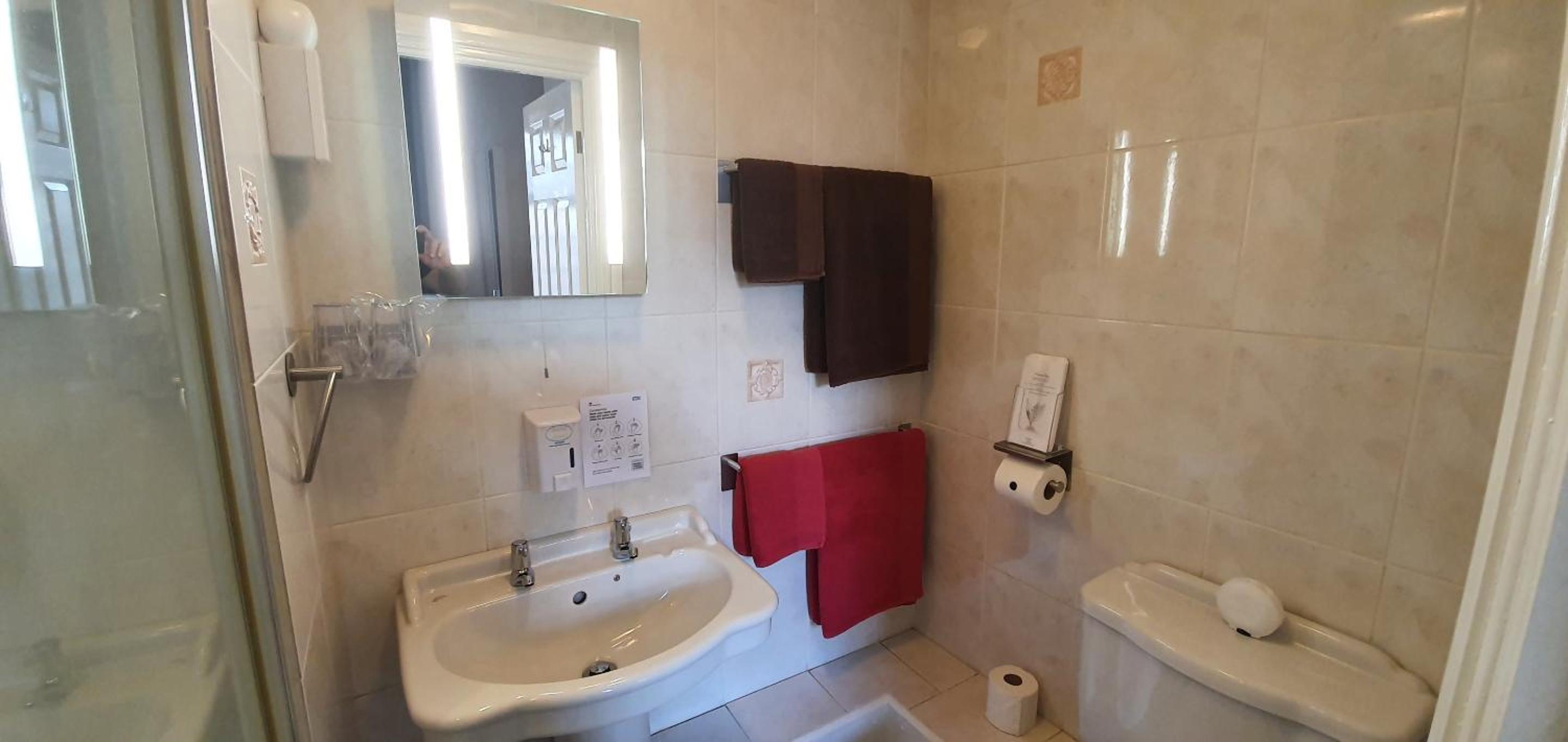 South Shields Vacations - Beechwood Guest House - Property Image 5