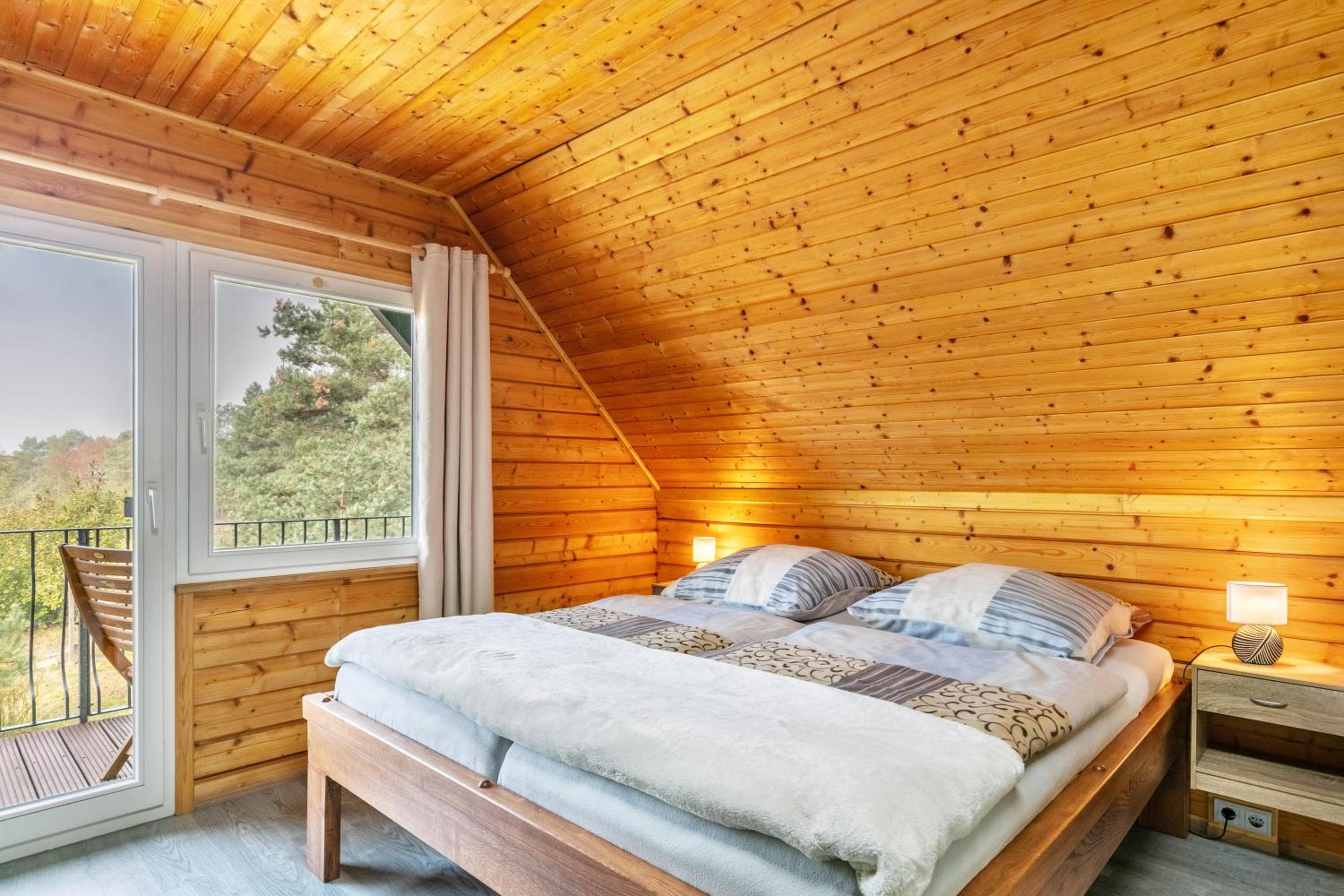 Holzhaus am Waldrand