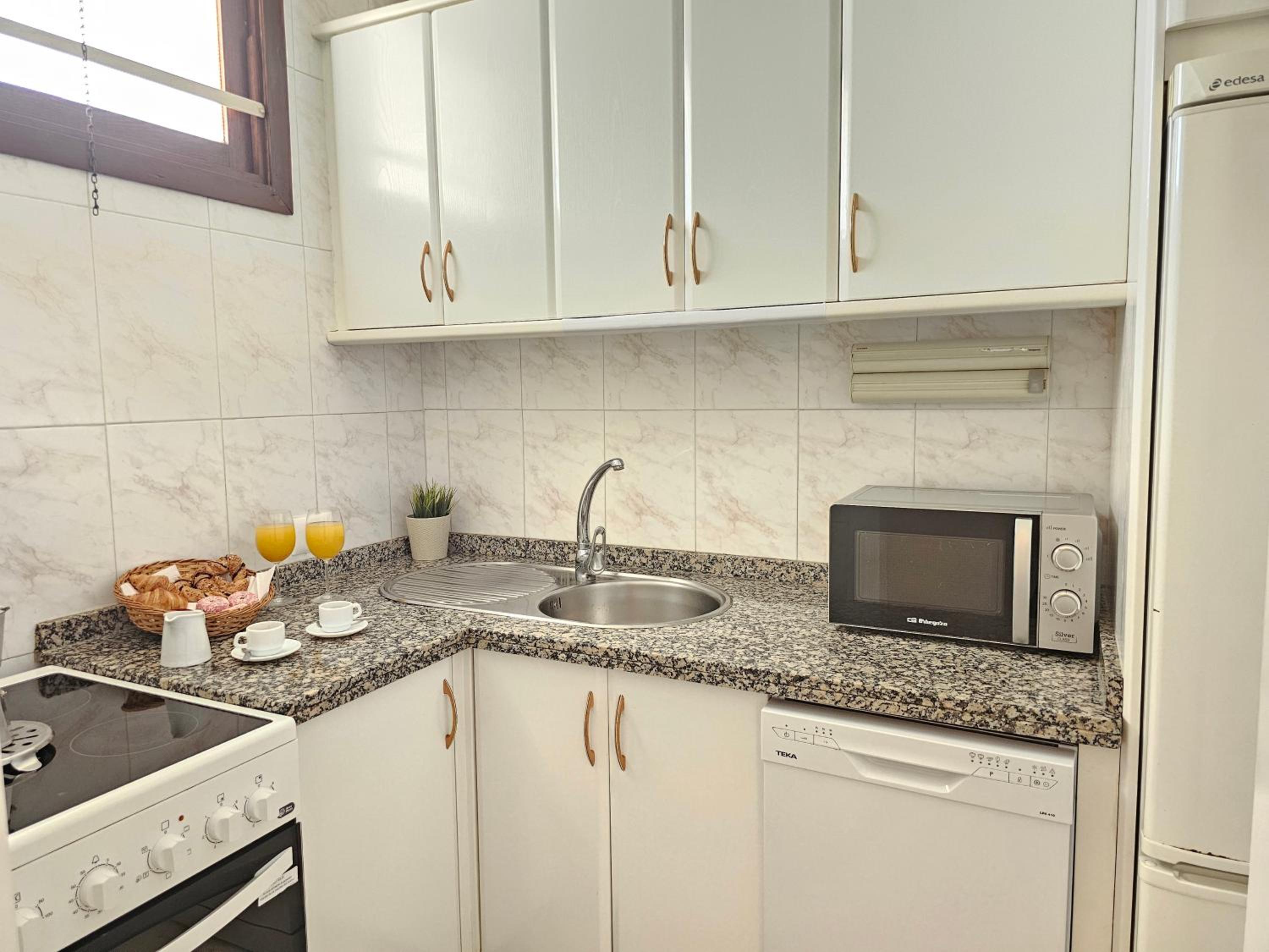 NEW SUNSHINE OCEAN APARTMENT ACHACAY, Los Cristianos, Tenerife