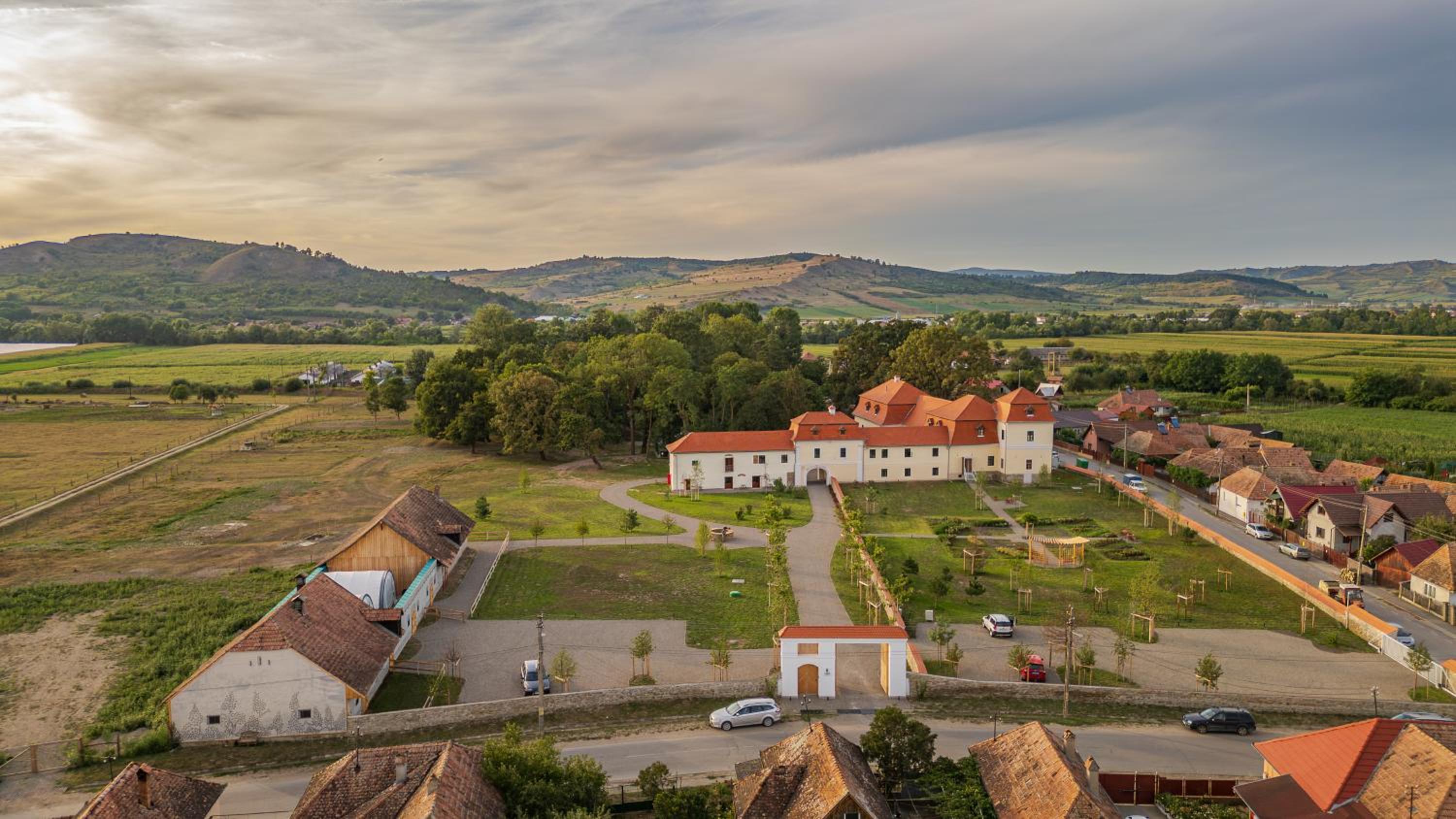 Ugron Castle Fiatfalva view 3