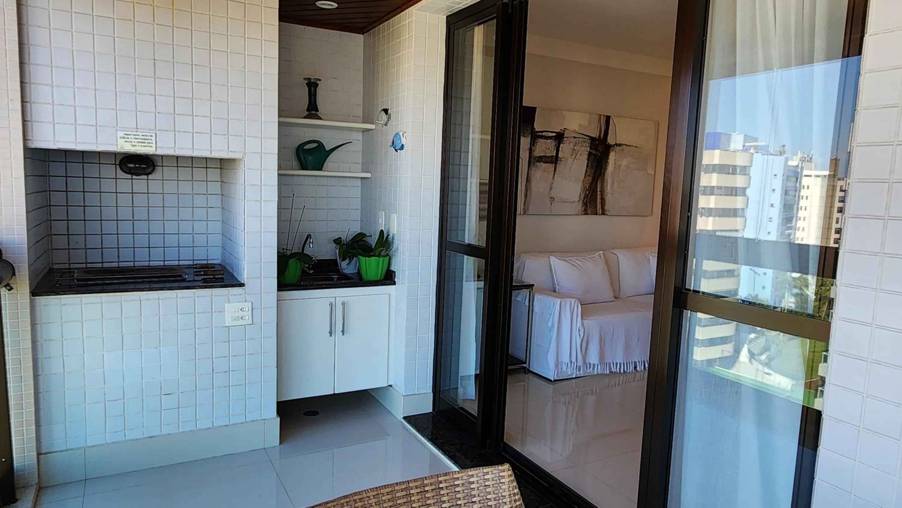 Apartamento de 3 Suítes Perto da Praia com Vista ao Mar na Riviera