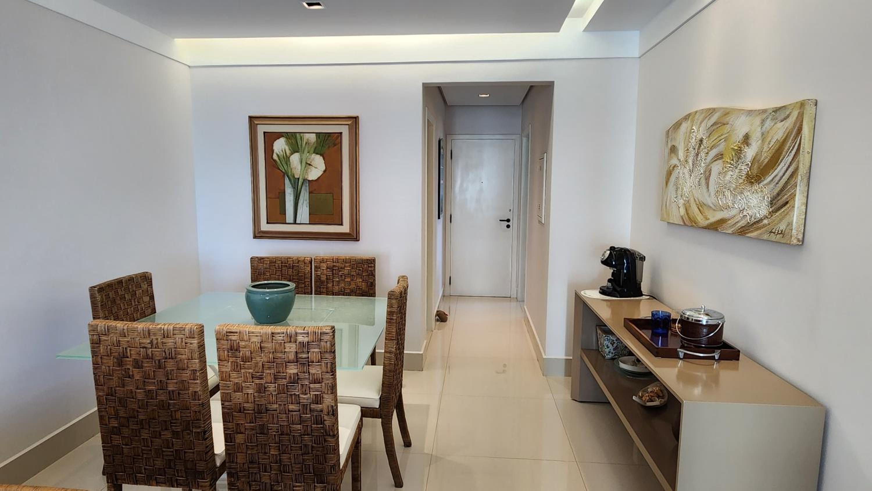 Apartamento de 3 Suítes Perto da Praia com Vista ao Mar na Riviera