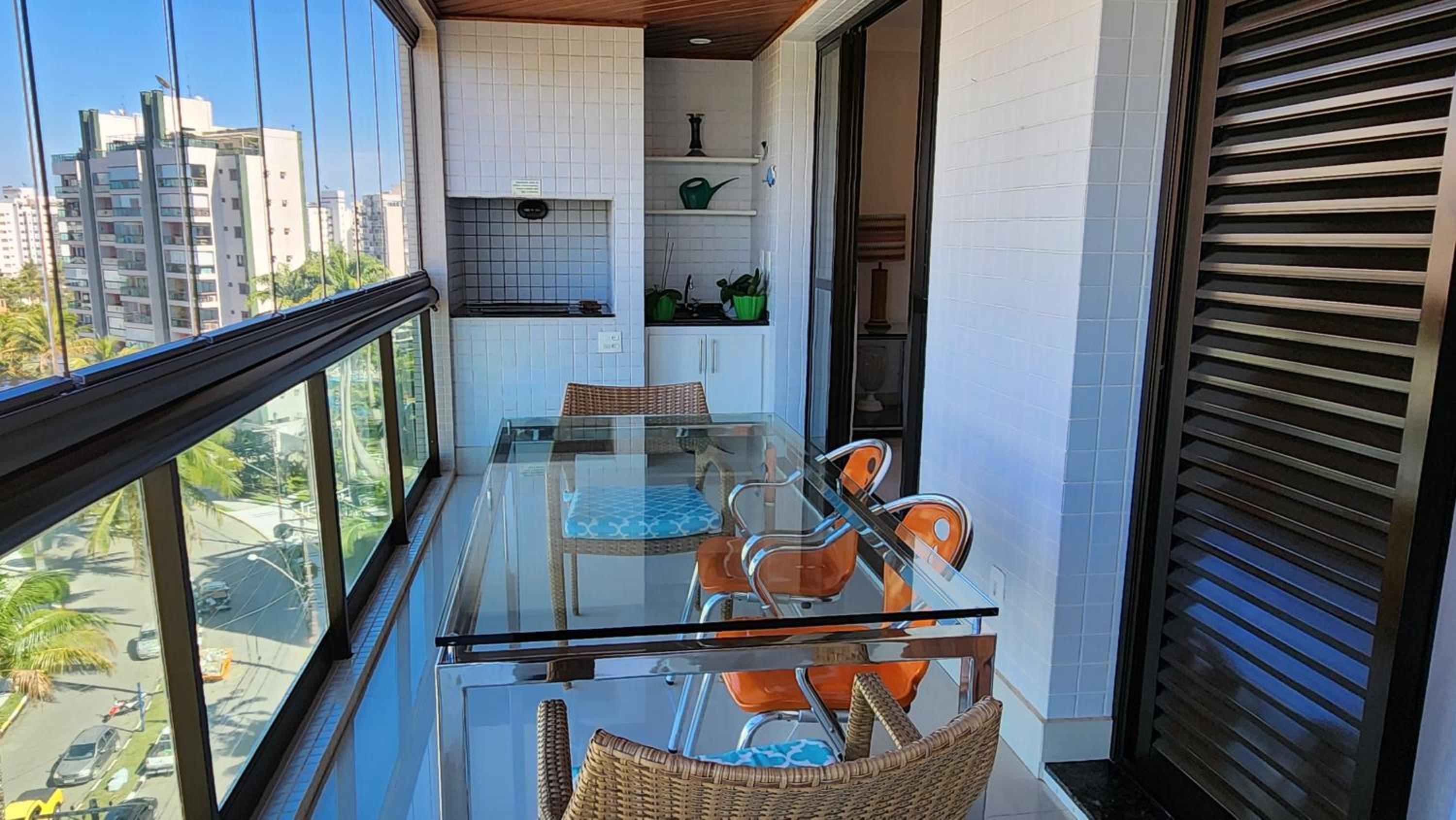 Apartamento de 3 Suítes Perto da Praia com Vista ao Mar na Riviera