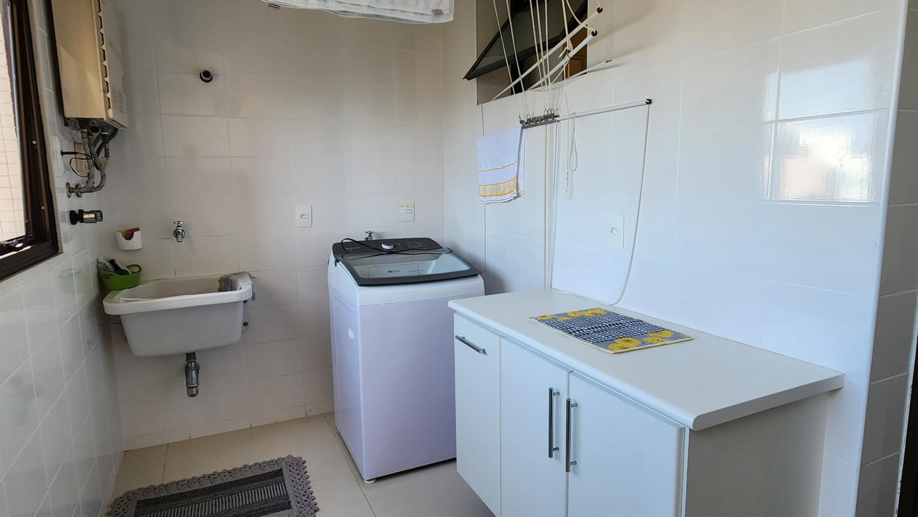 Apartamento de 3 Suítes Perto da Praia com Vista ao Mar na Riviera