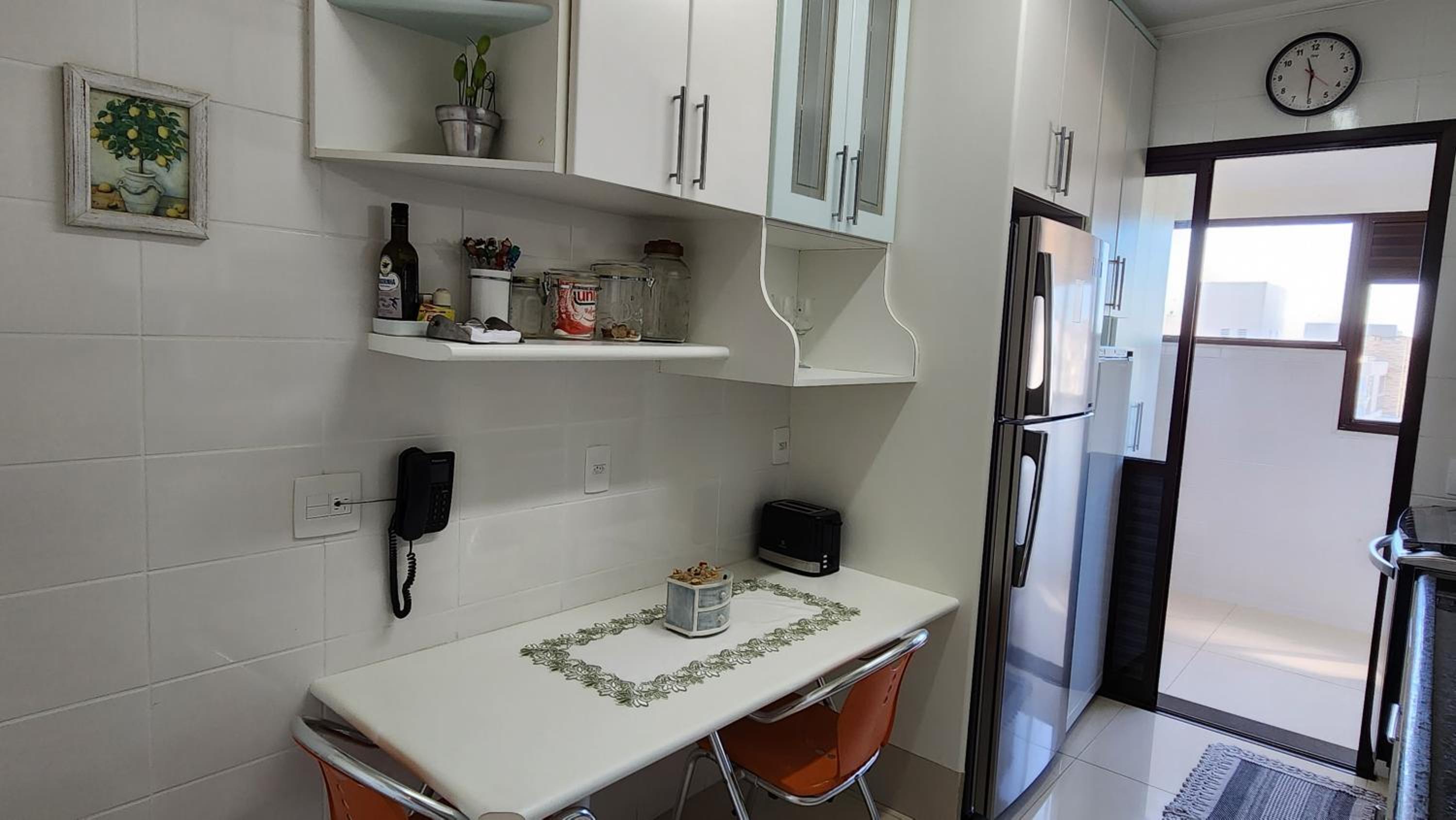 Apartamento de 3 Suítes Perto da Praia com Vista ao Mar na Riviera