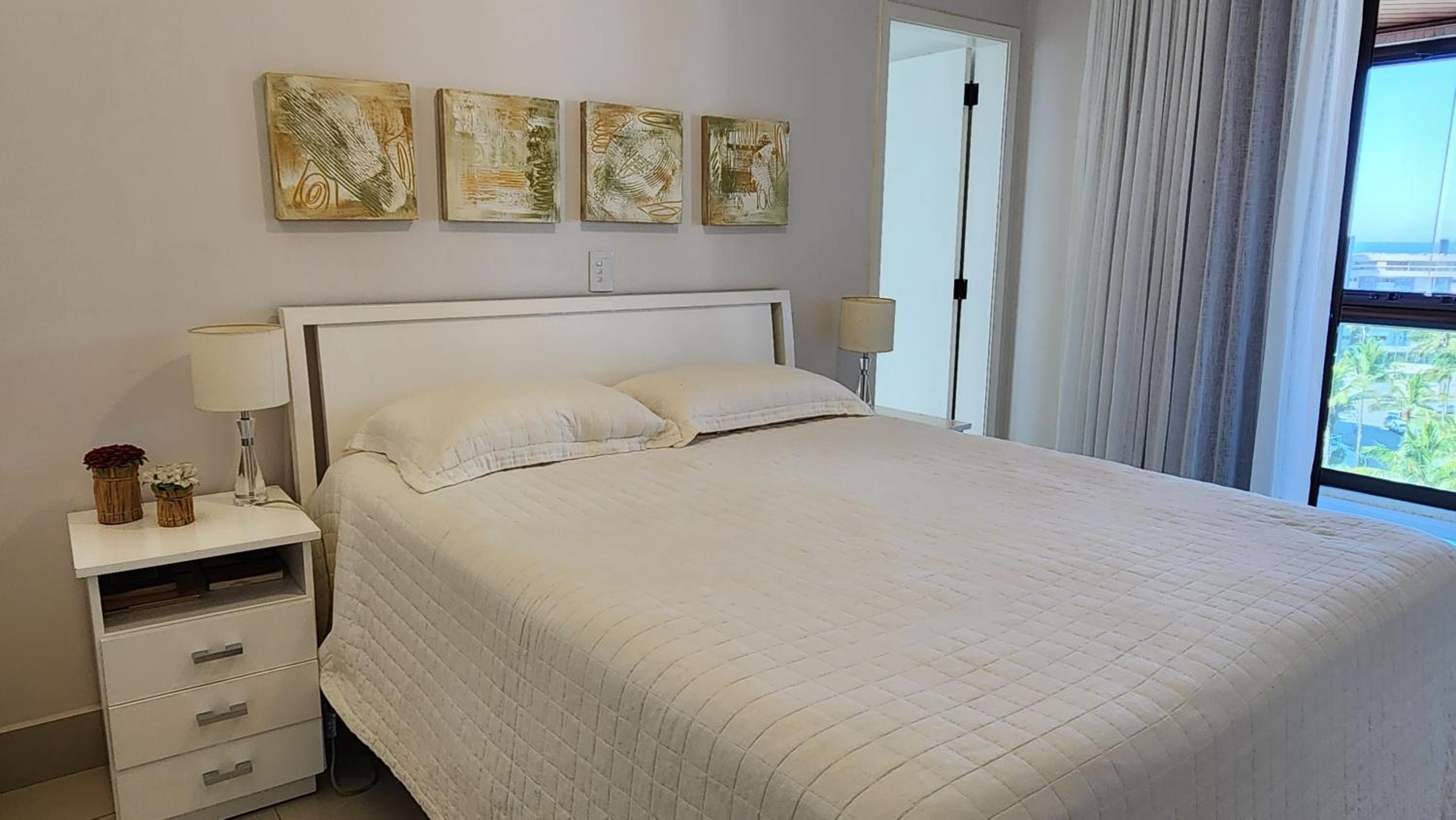 Apartamento de 3 Suítes Perto da Praia com Vista ao Mar na Riviera