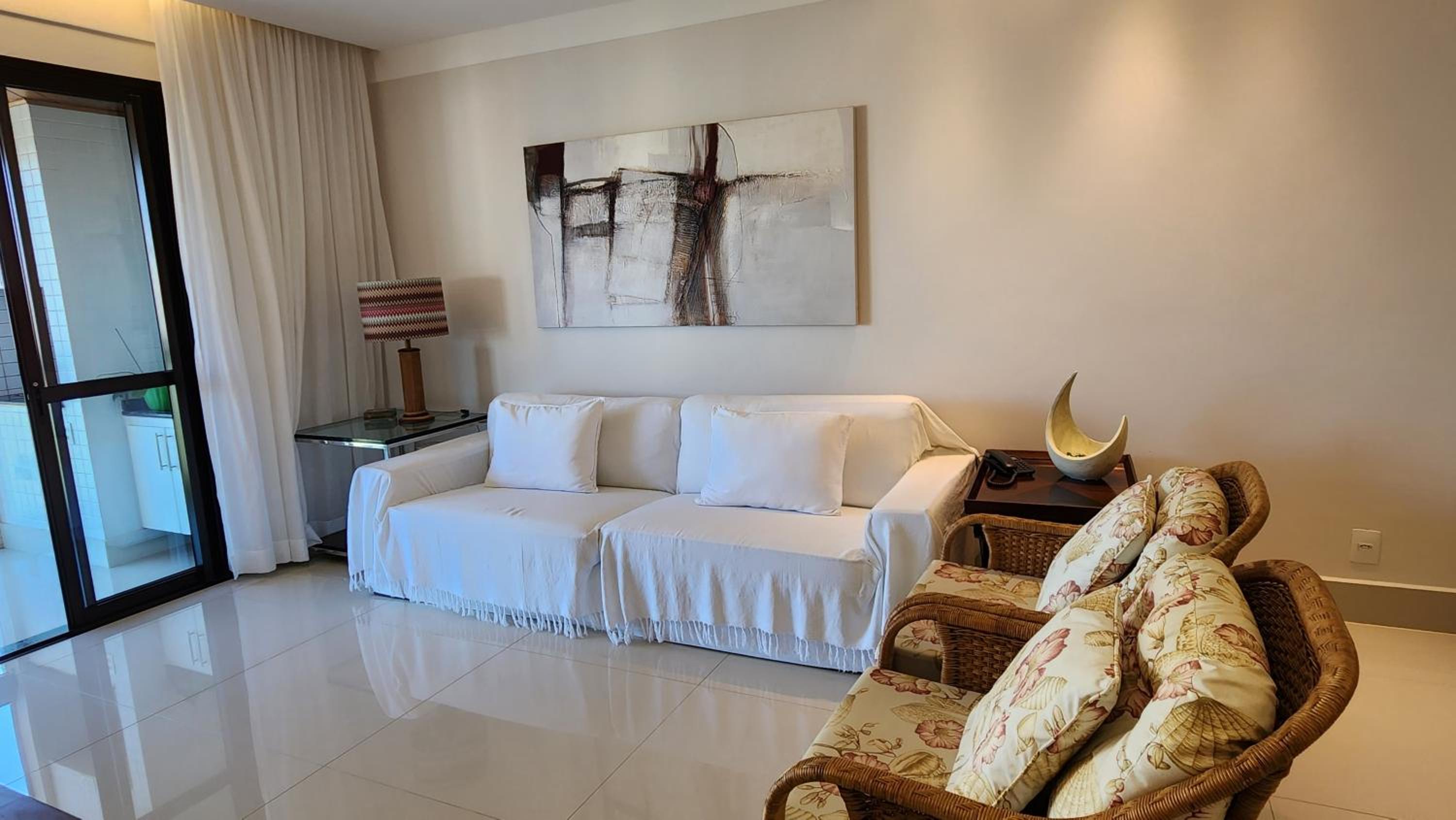 Apartamento de 3 Suítes Perto da Praia com Vista ao Mar na Riviera