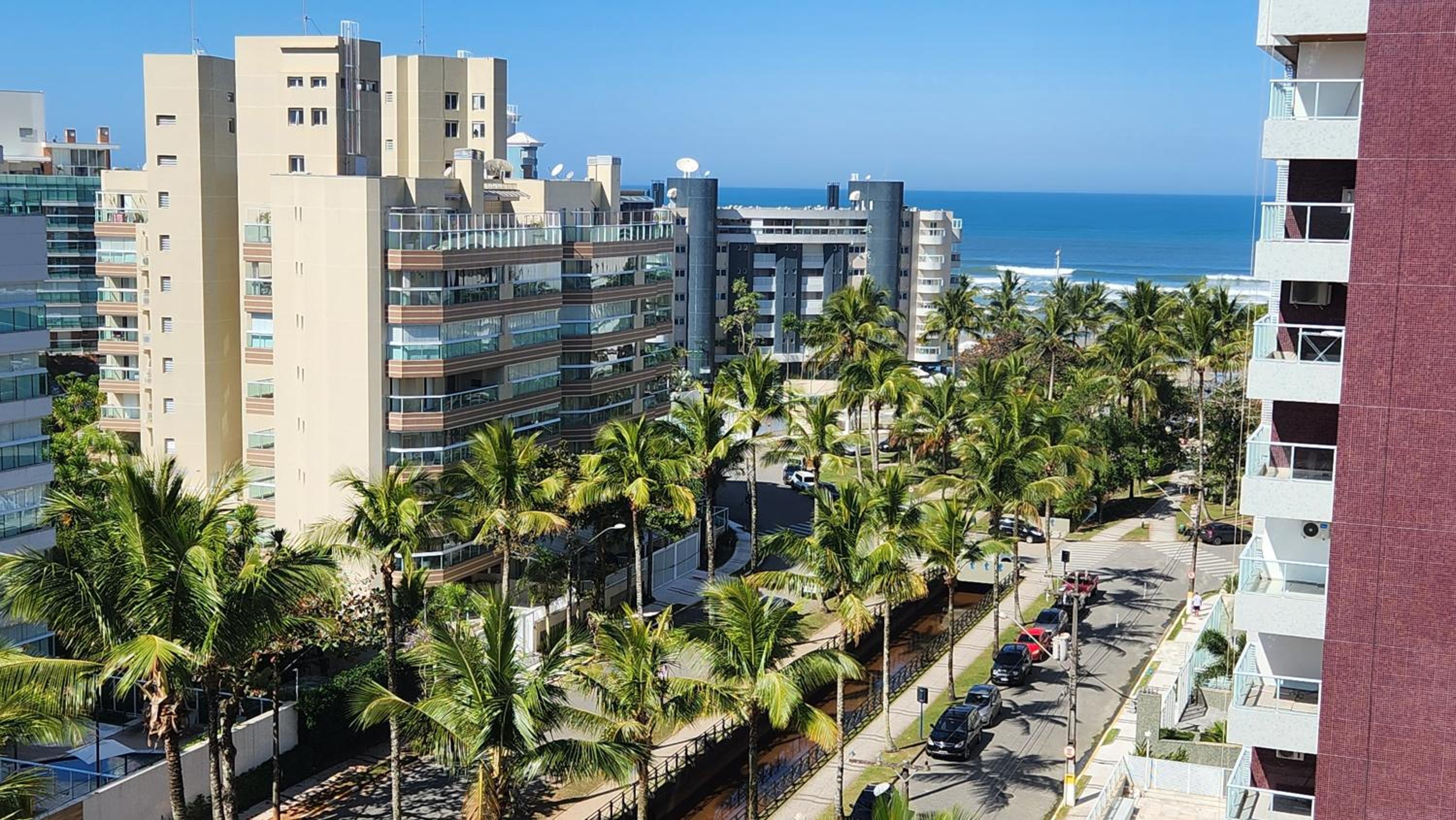 Apartamento de 3 Suítes Perto da Praia com Vista ao Mar na Riviera
