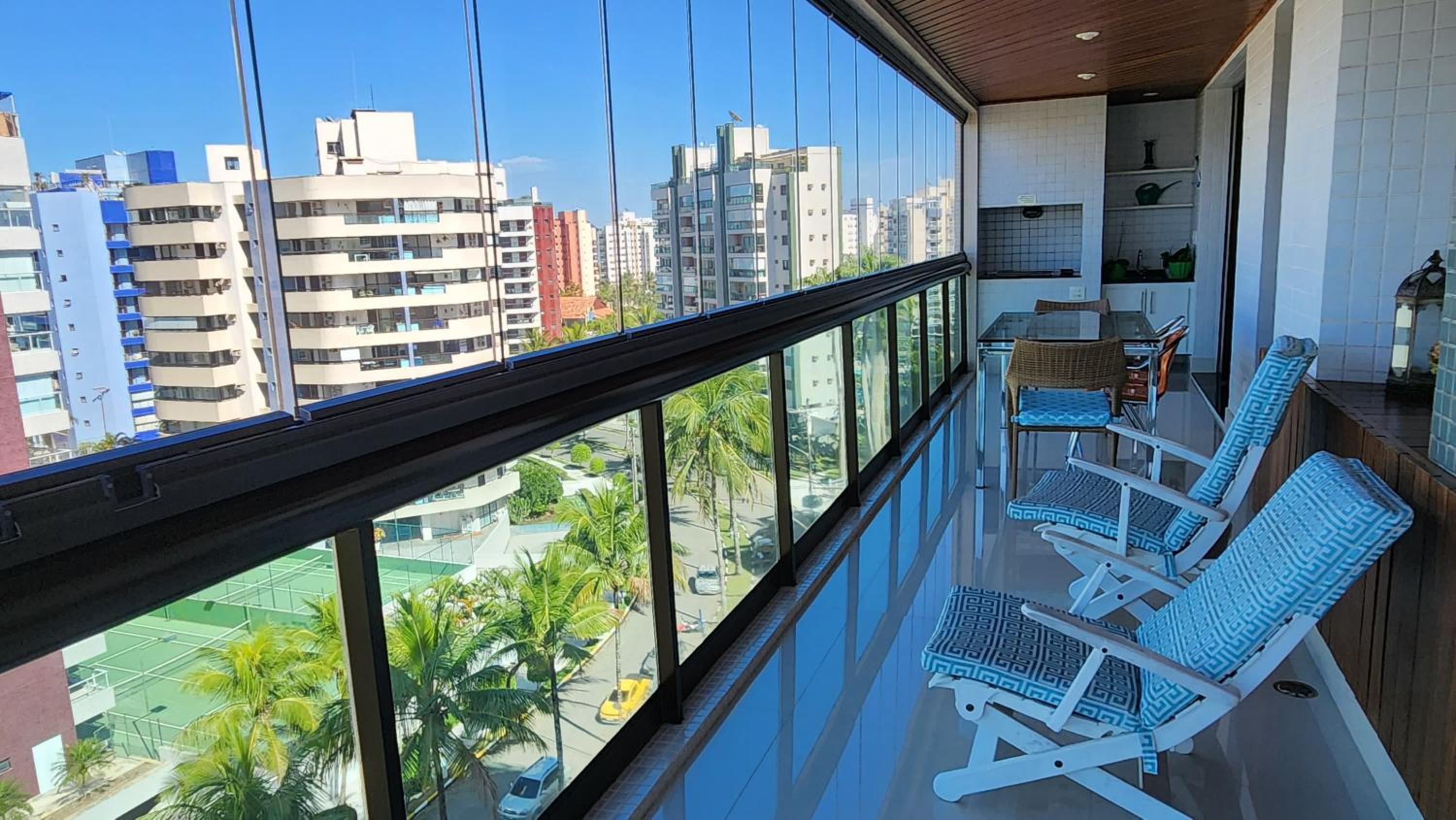 Apartamento de 3 Suítes Perto da Praia com Vista ao Mar na Riviera